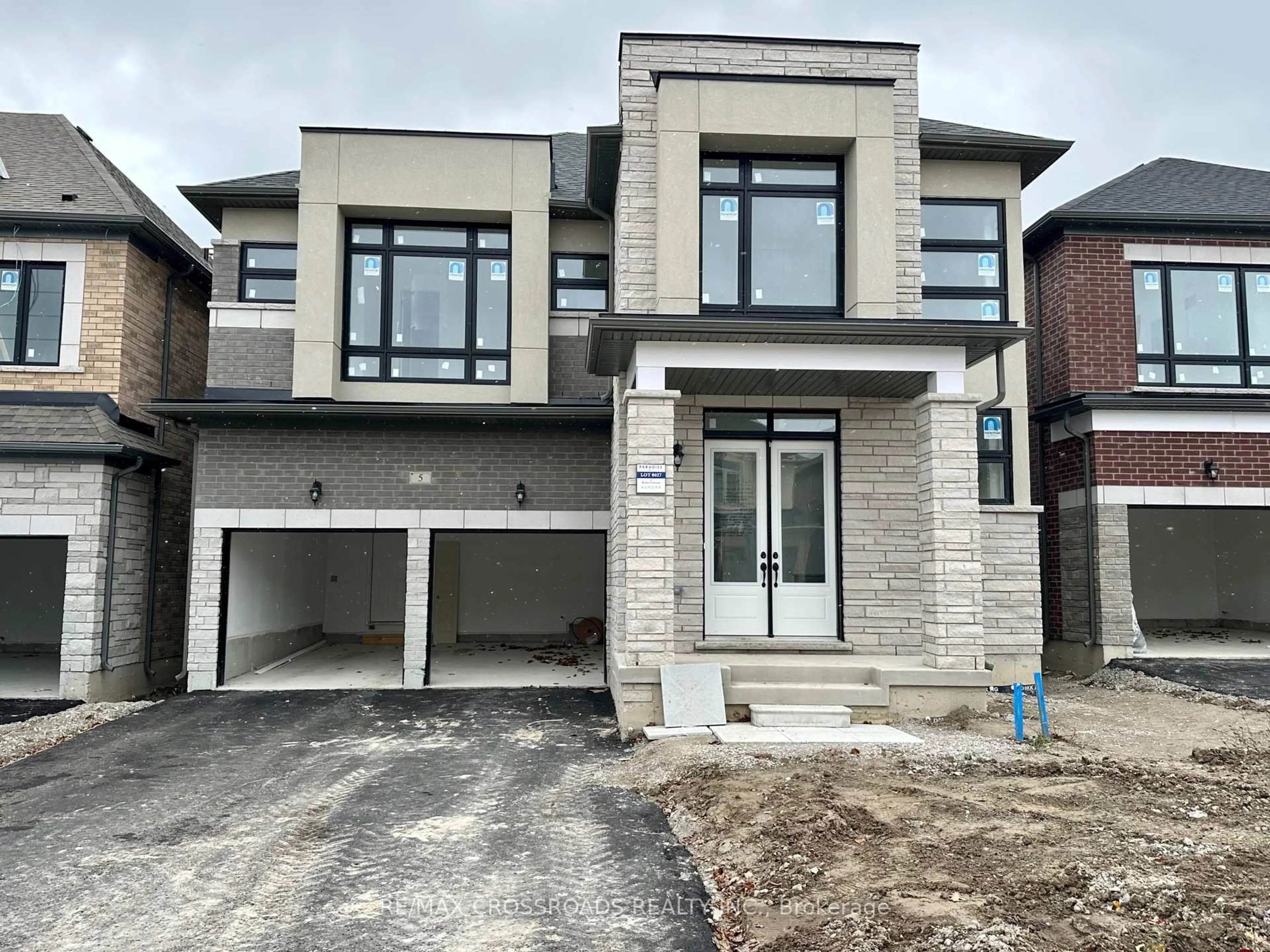 Home with brick exterior material, street for 5 Kane Cres, Aurora Ontario L4G 0C5
