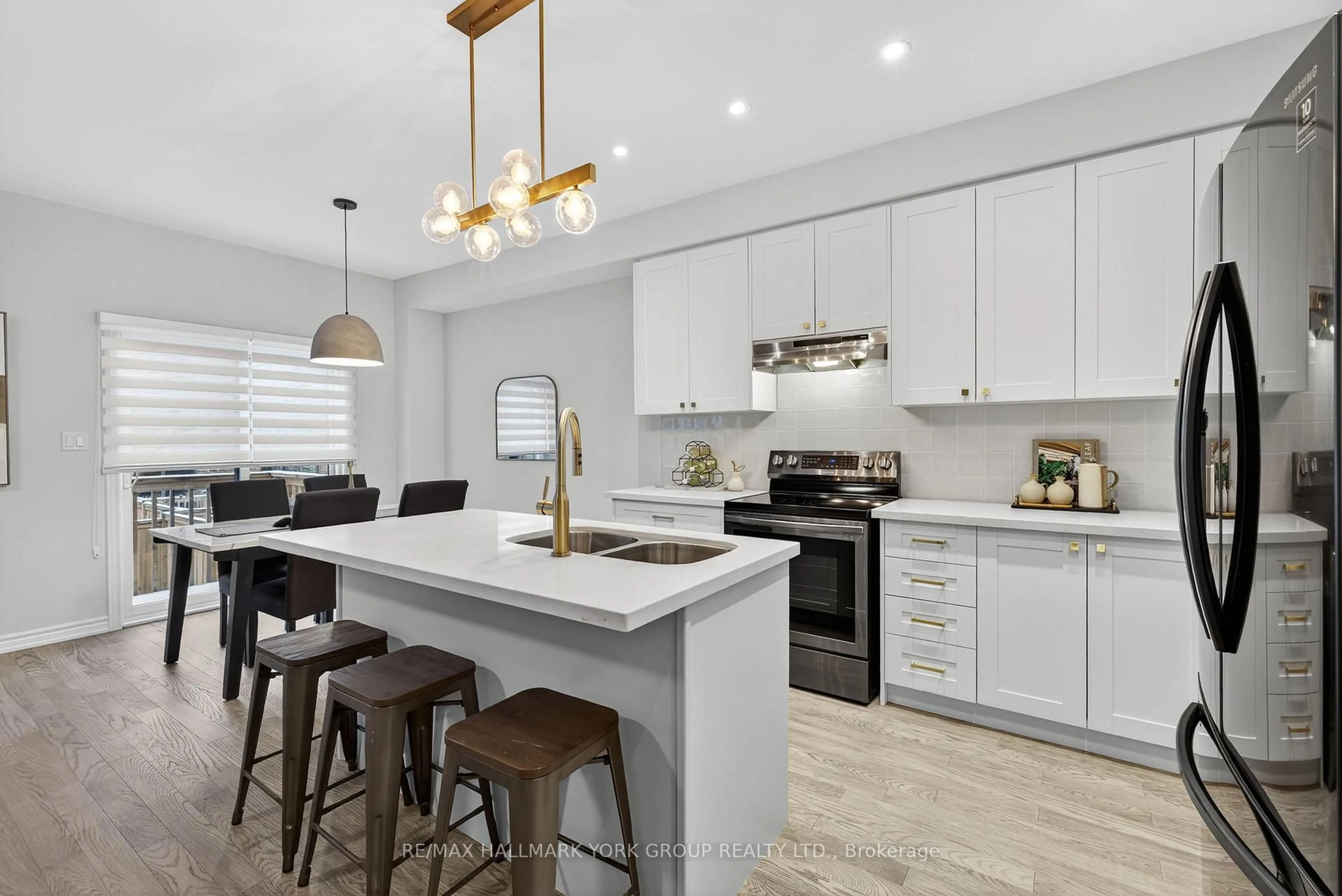 Open concept kitchen, ceramic/tile floor for 20 Gord Matthews Way, Uxbridge Ontario L9P 0E9