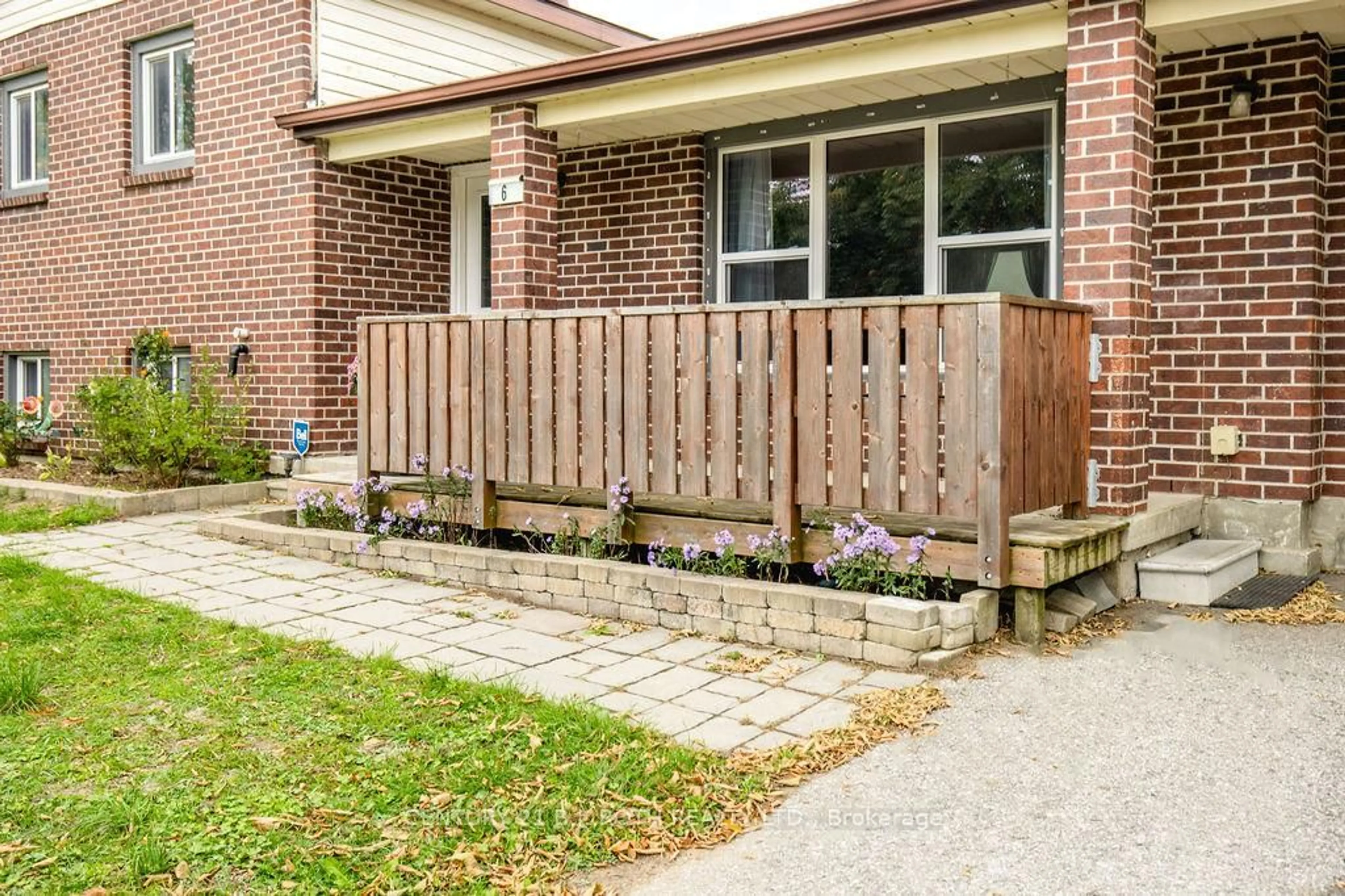 Patio, street for 6 Duckworth St, Essa Ontario L0M 1B0