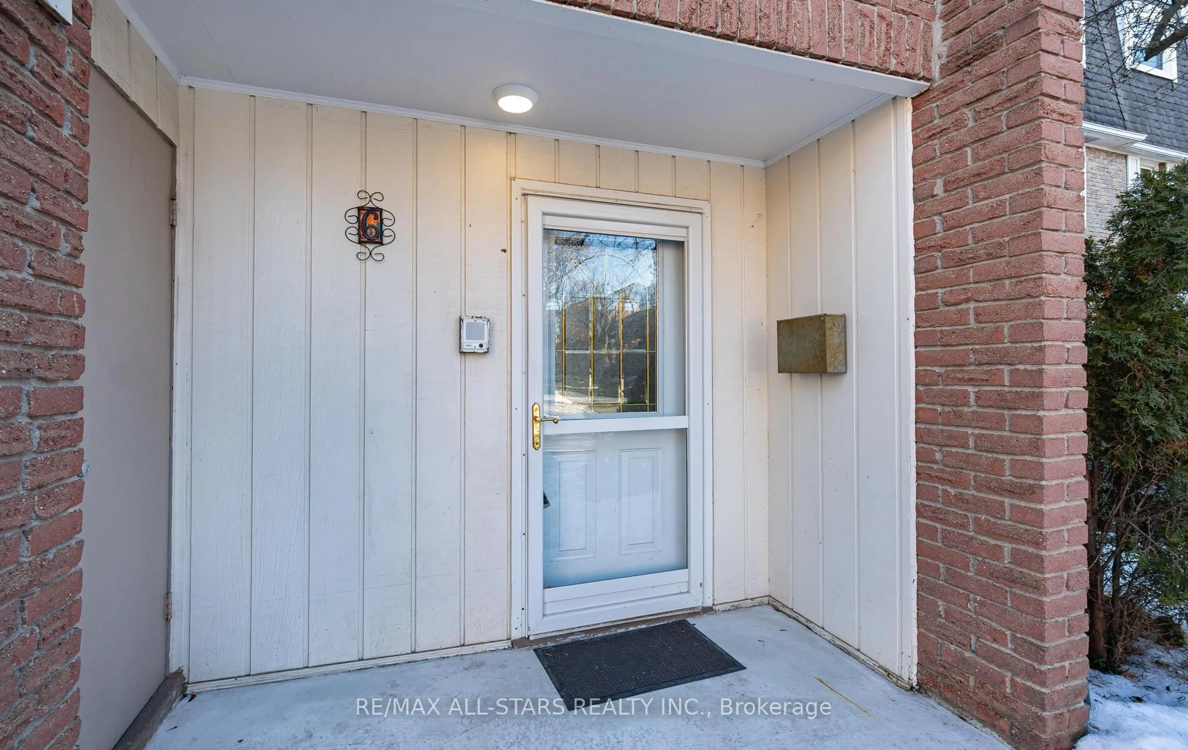 Indoor entryway for 6 Hepworth Way, Markham Ontario L3P 3S9