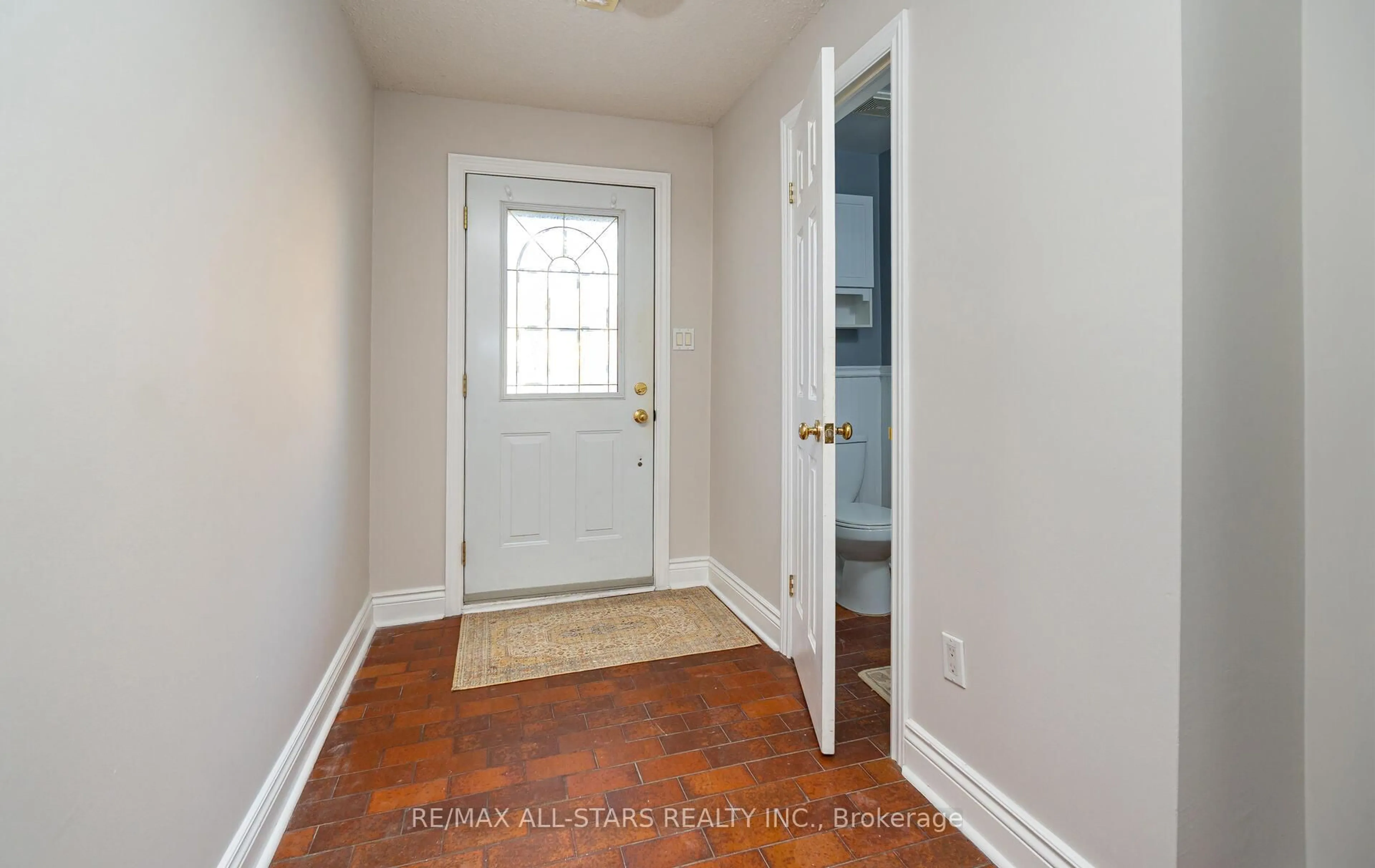 Indoor entryway for 6 Hepworth Way, Markham Ontario L3P 3S9
