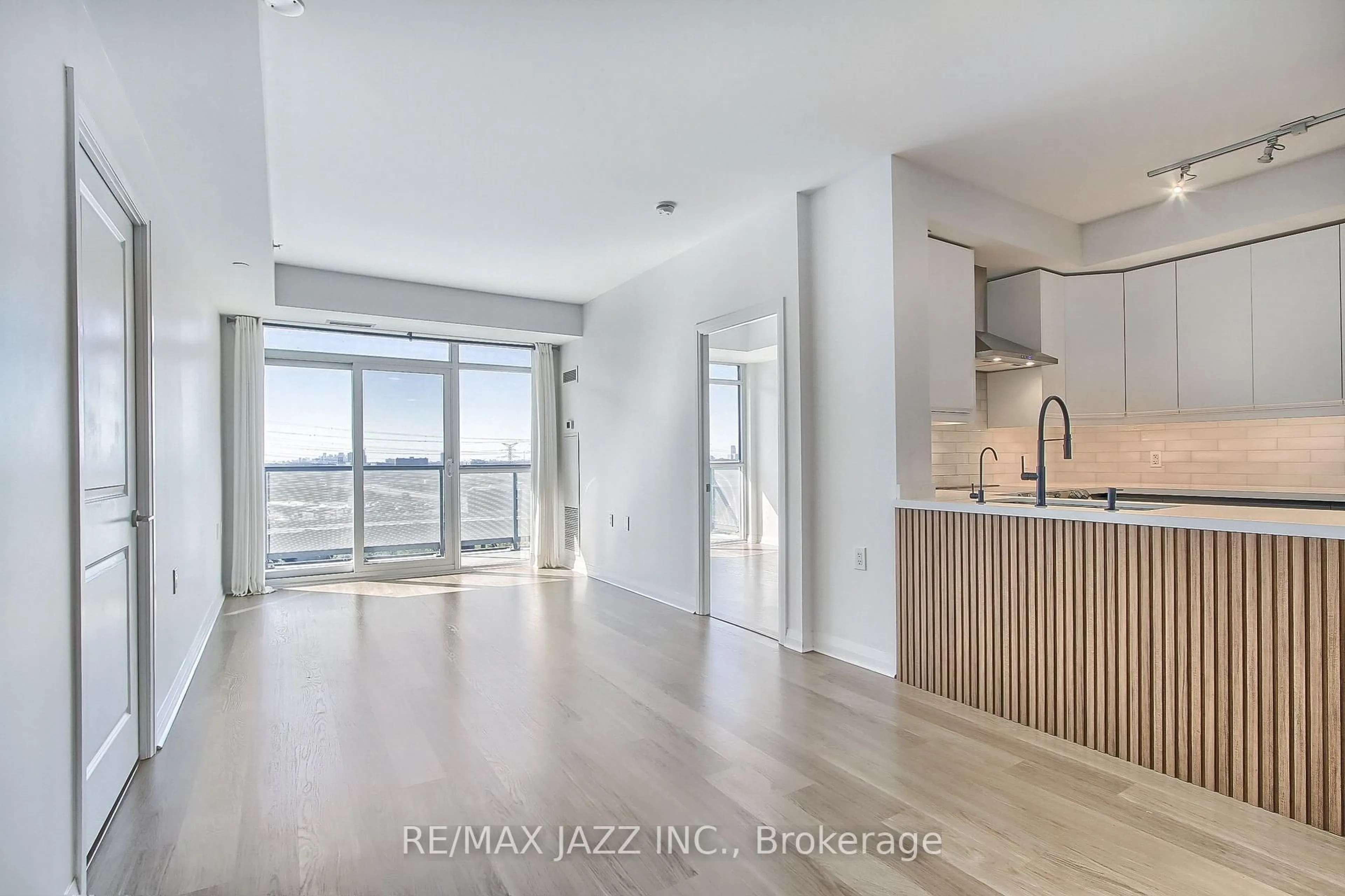 Open concept kitchen, unknown for 55 Oneida Cres #703, Richmond Hill Ontario L4B 0E8