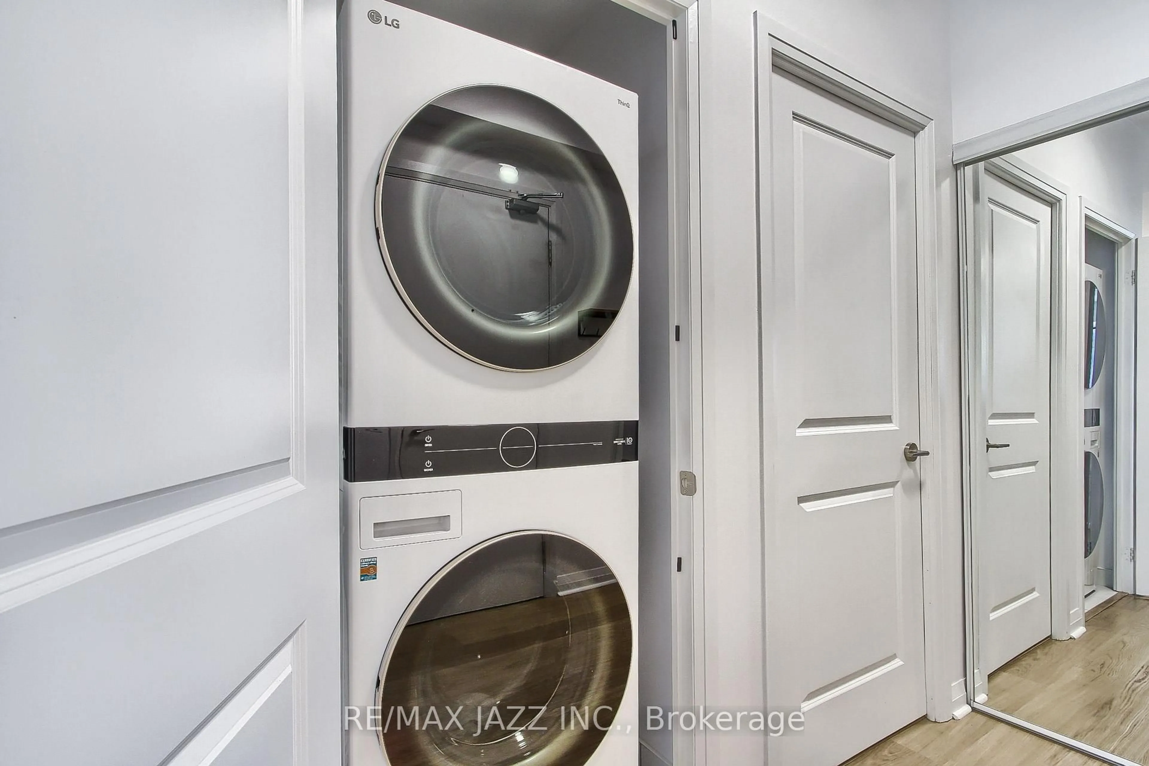 Laundry room for 55 Oneida Cres #703, Richmond Hill Ontario L4B 0E8