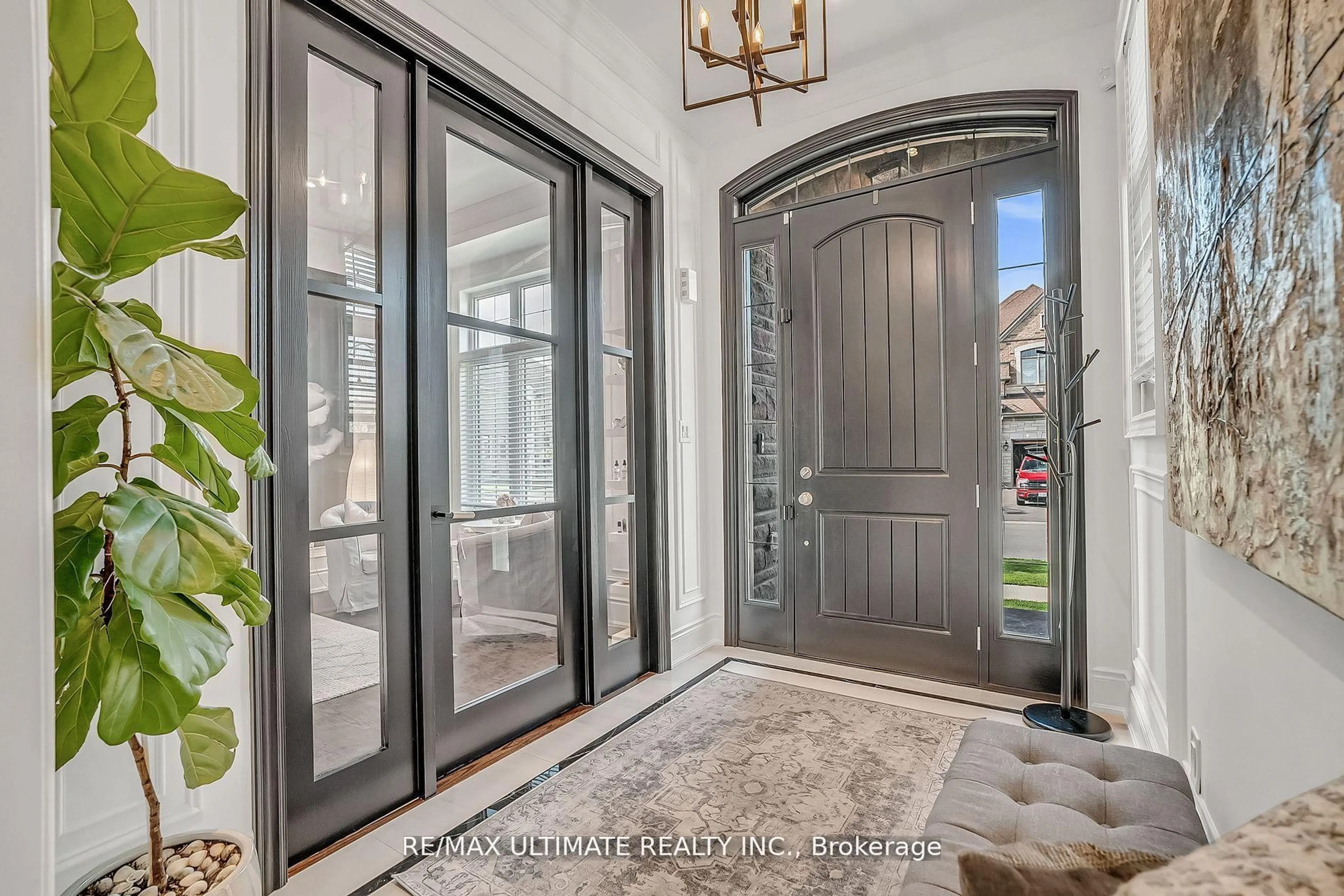 Indoor entryway for 60 Cairns Gate, King Ontario L7B 0P5