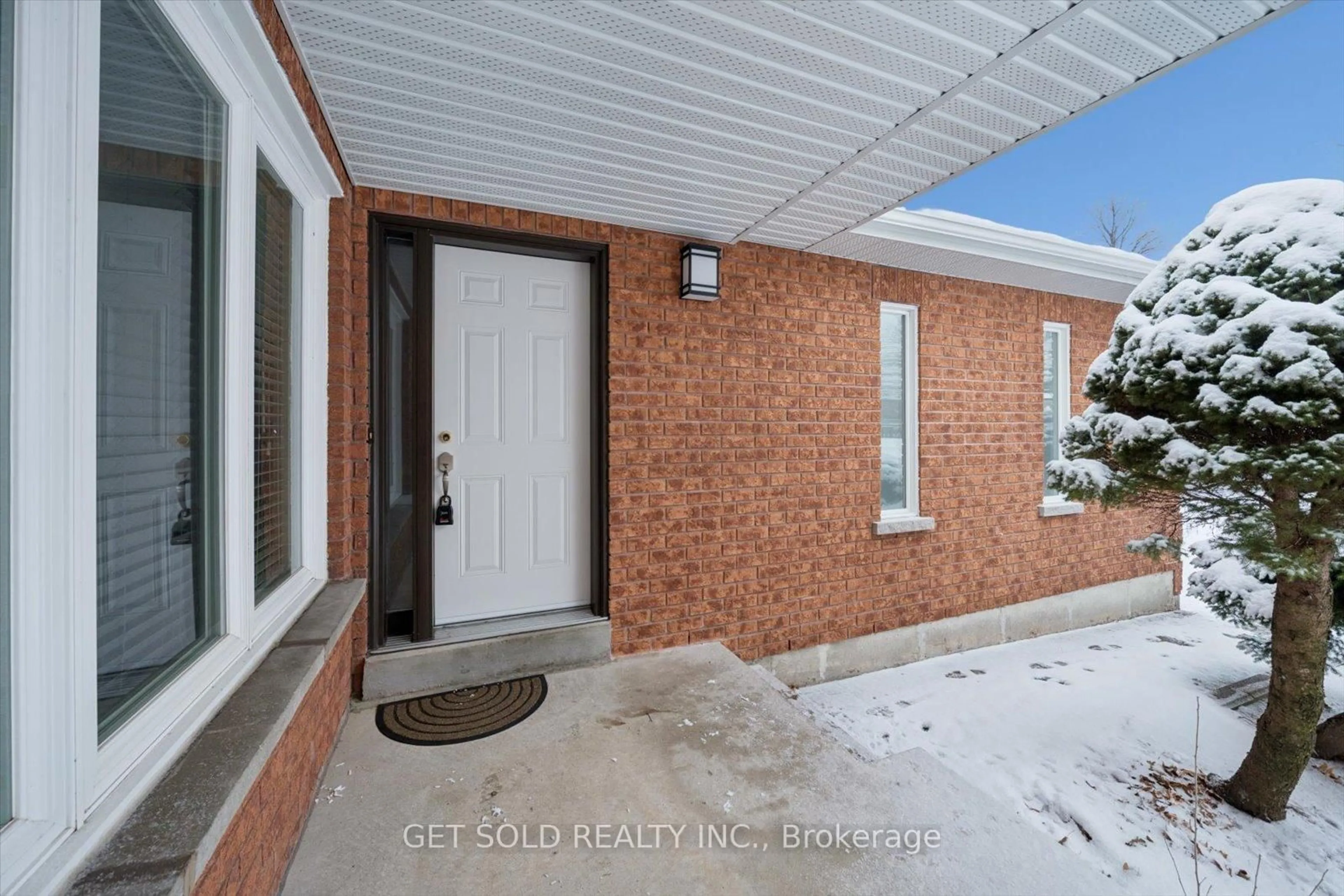 Indoor entryway for 99 Carmen Cres, Vaughan Ontario L4L 5P6