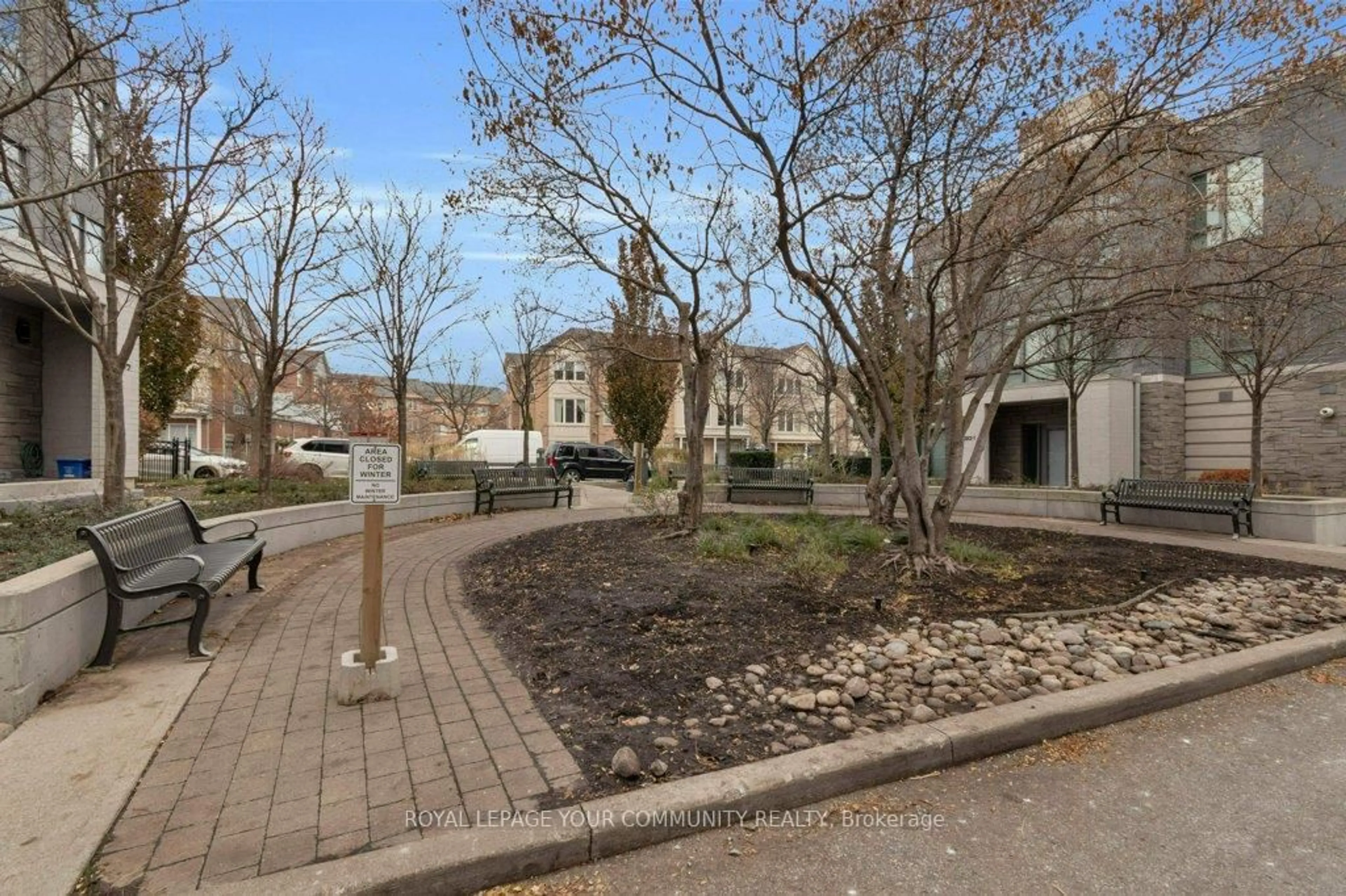 Patio, street for 277 South Park Rd #512, Markham Ontario L3T 7X4