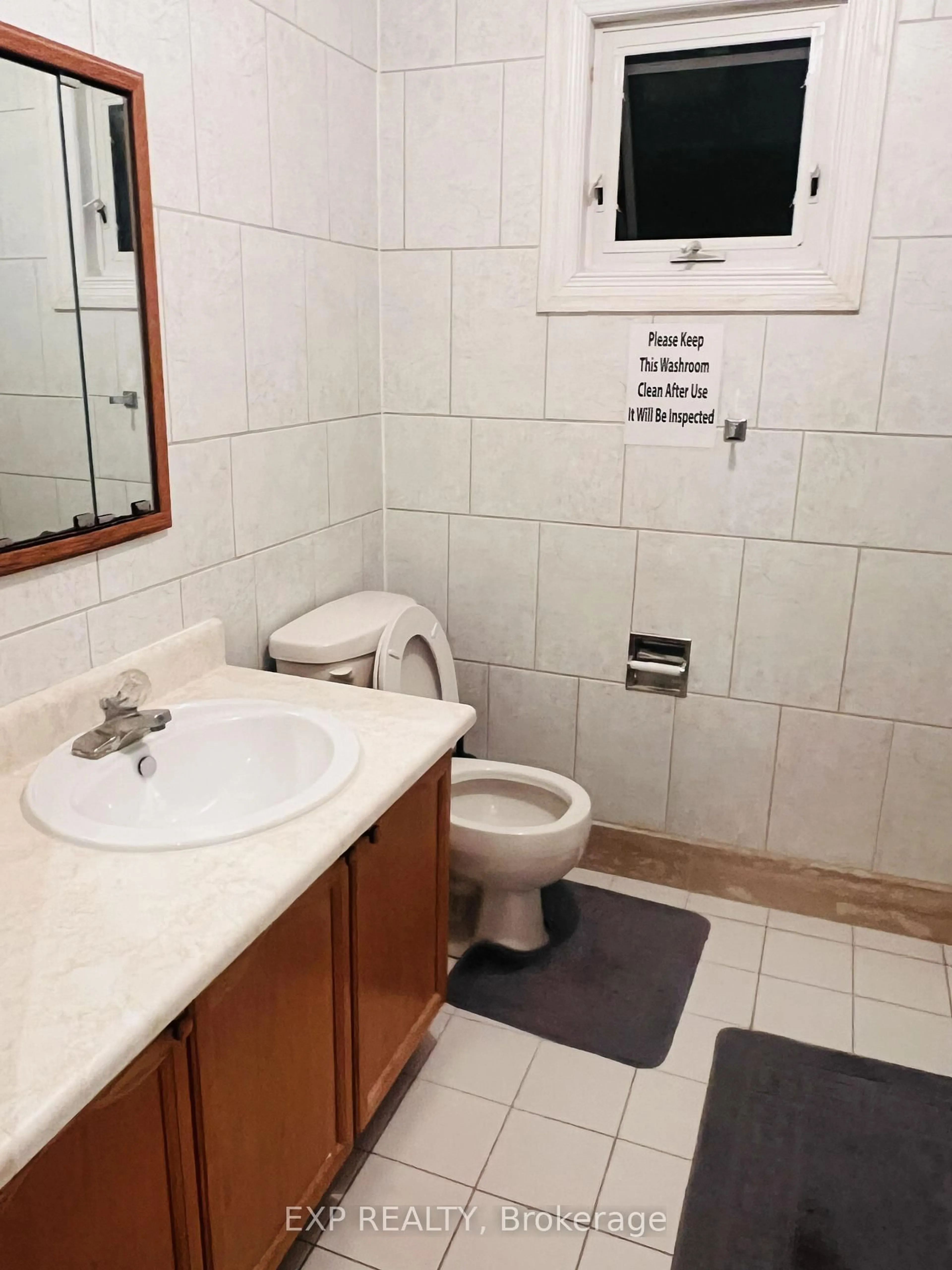Standard bathroom, unknown for 153 Fifefield Dr, Vaughan Ontario L6A 1L1