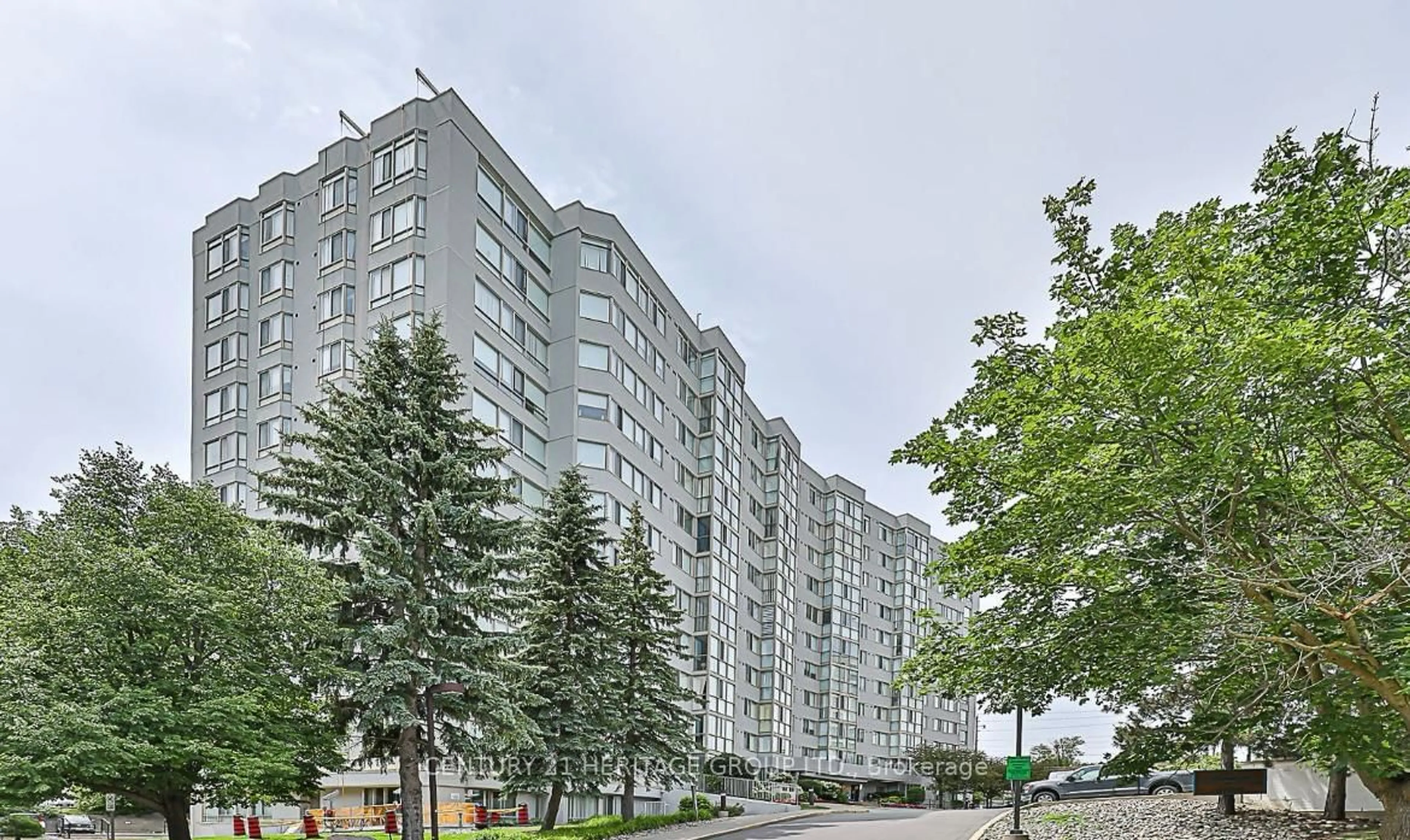 Patio, unknown for 270 Davis Dr #1112, Newmarket Ontario L3Y 8K2