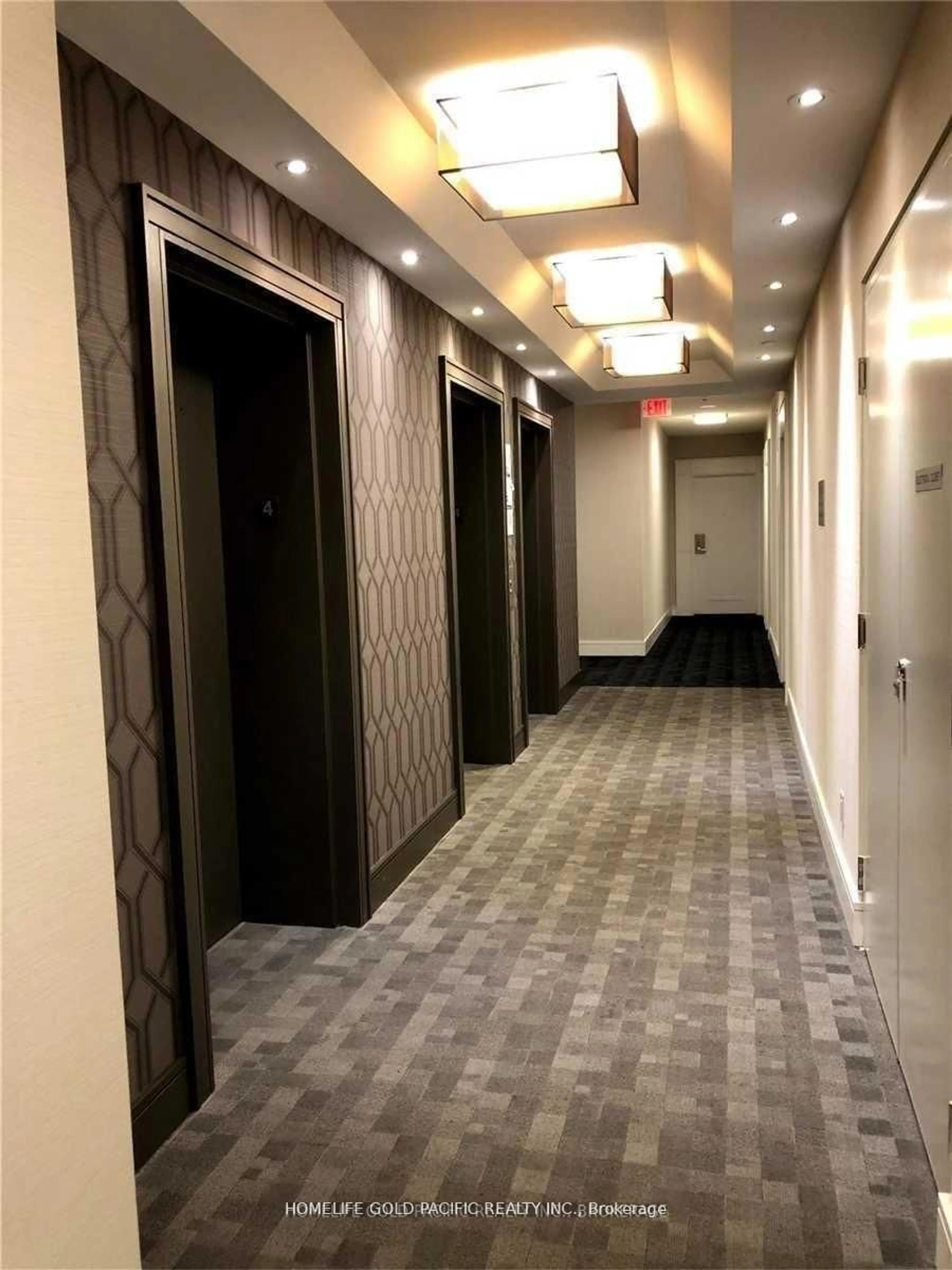 Indoor foyer for 9205 Yonge St #NE-1202, Richmond Hill Ontario L4C 1V5