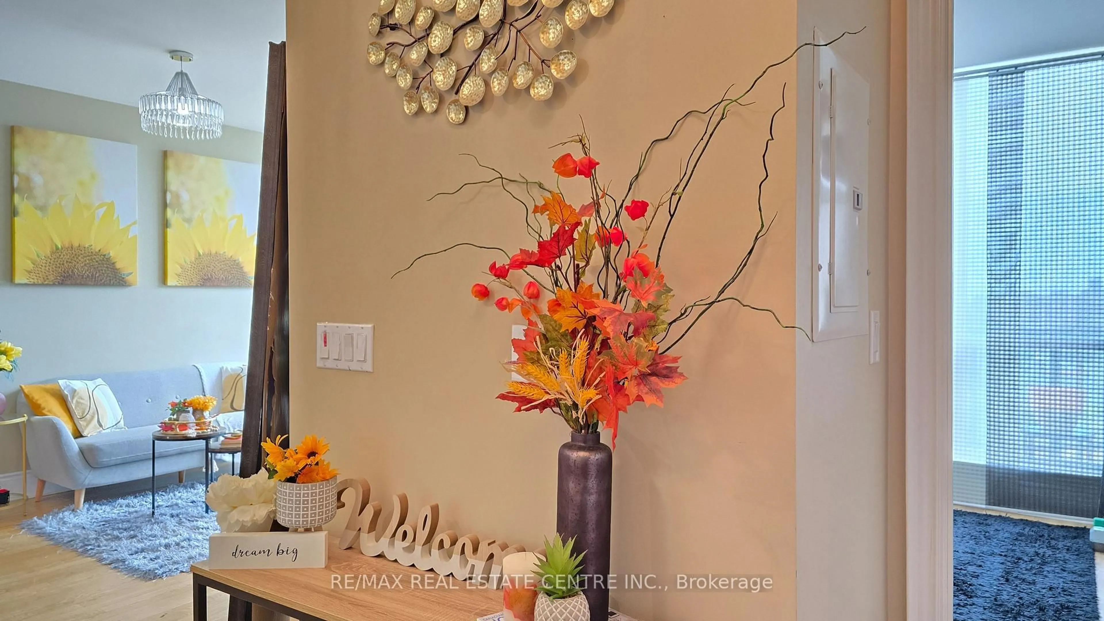 Indoor entryway for 18 Harding Blvd #PH207, Richmond Hill Ontario L4C 0T3