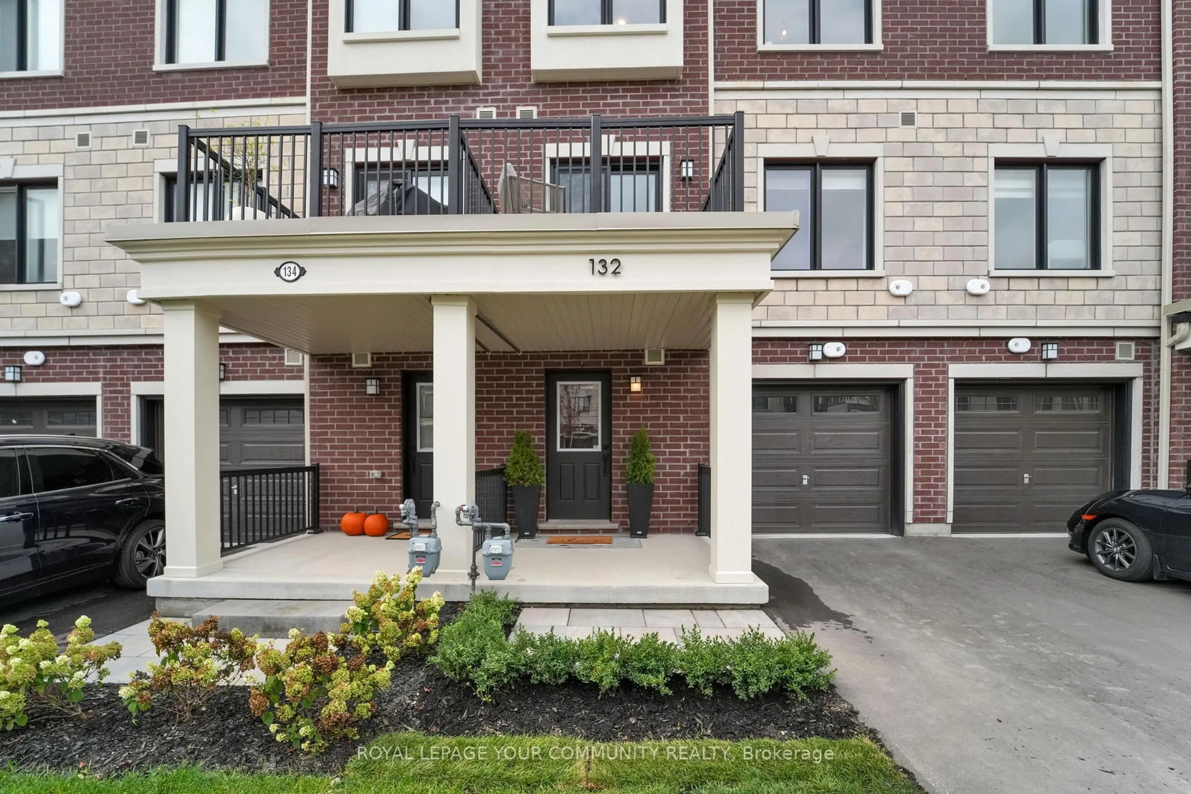 Home with brick exterior material, street for 132 Covington Cres, Whitchurch-Stouffville Ontario L4A 4W8