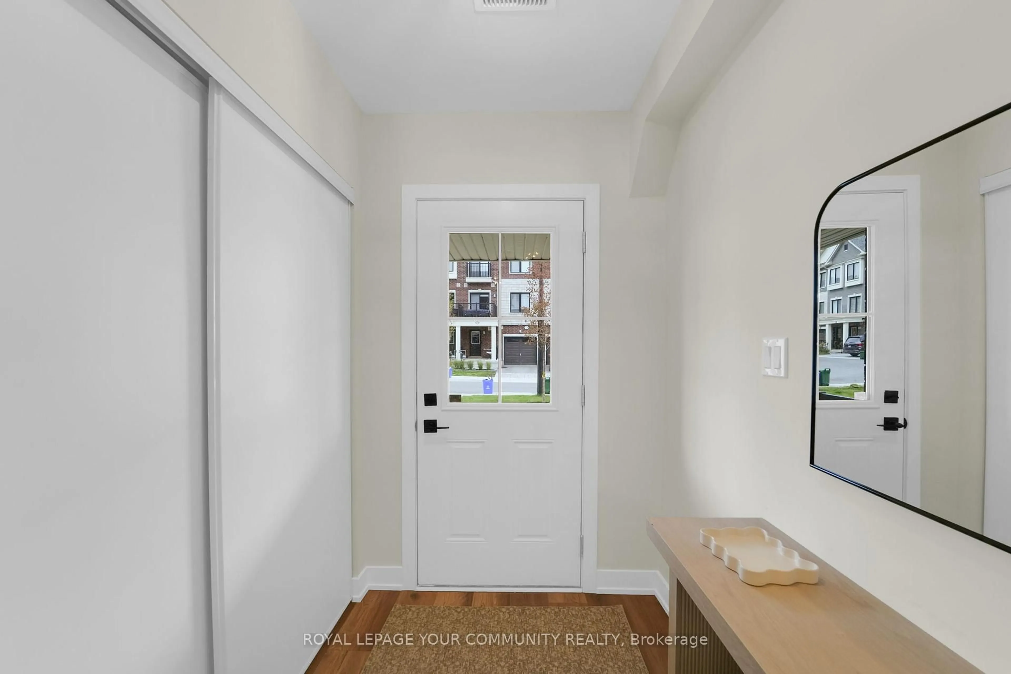 Indoor entryway for 132 Covington Cres, Whitchurch-Stouffville Ontario L4A 4W8