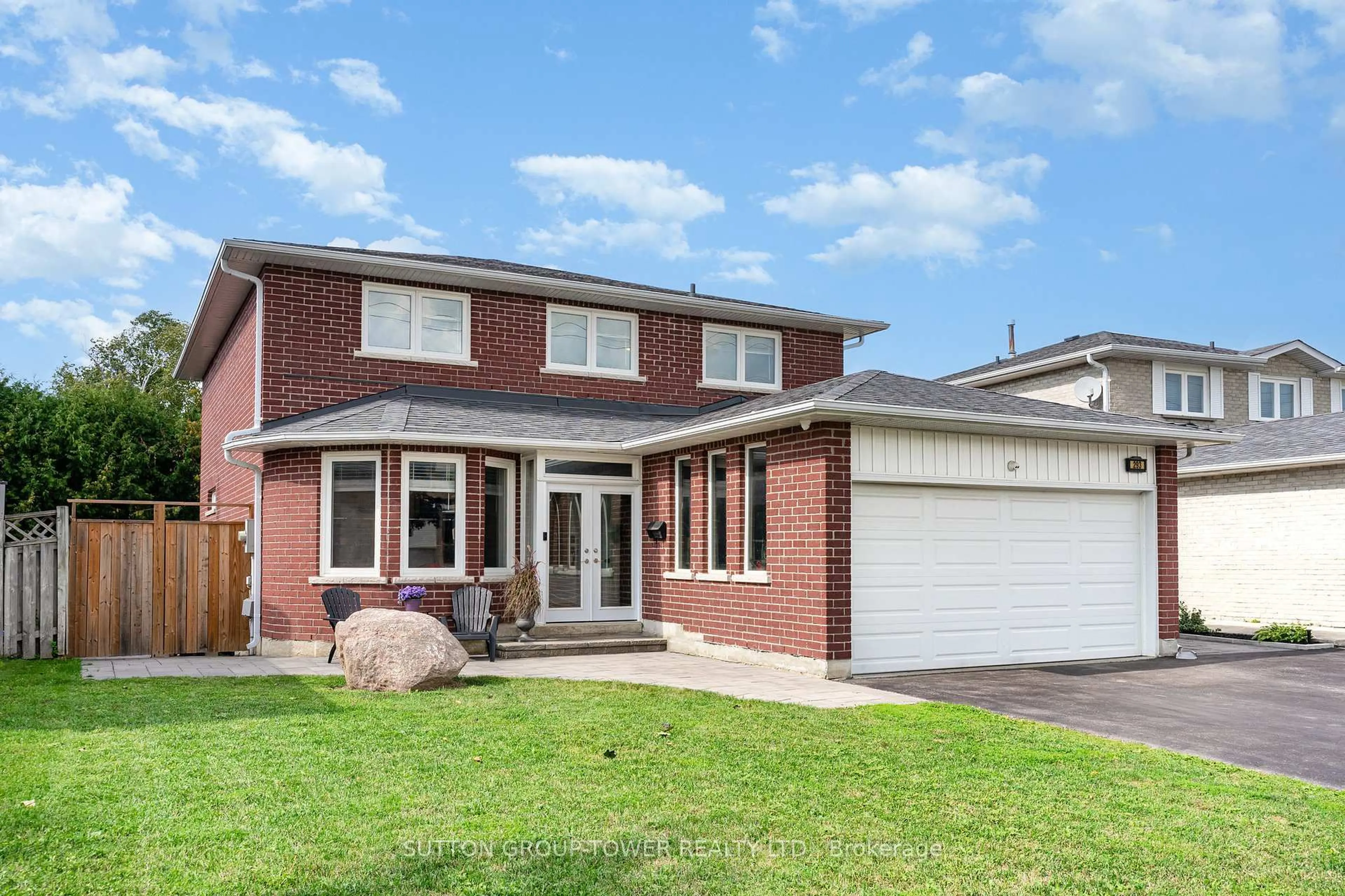 Home with brick exterior material, street for 293 London Rd, Newmarket Ontario L3Y 6L3