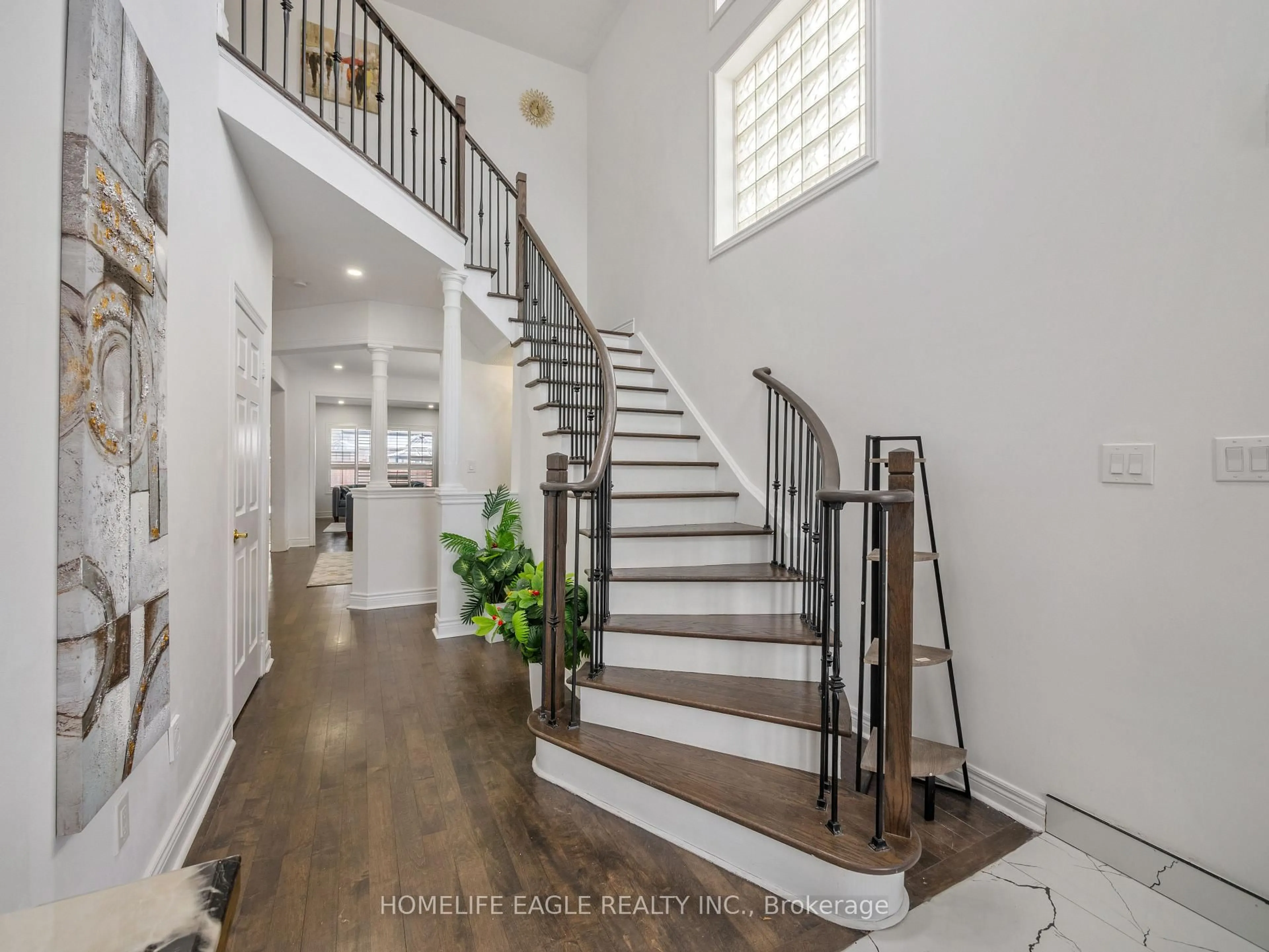 Indoor entryway for 85 Lio Ave, Vaughan Ontario L4H 1R9