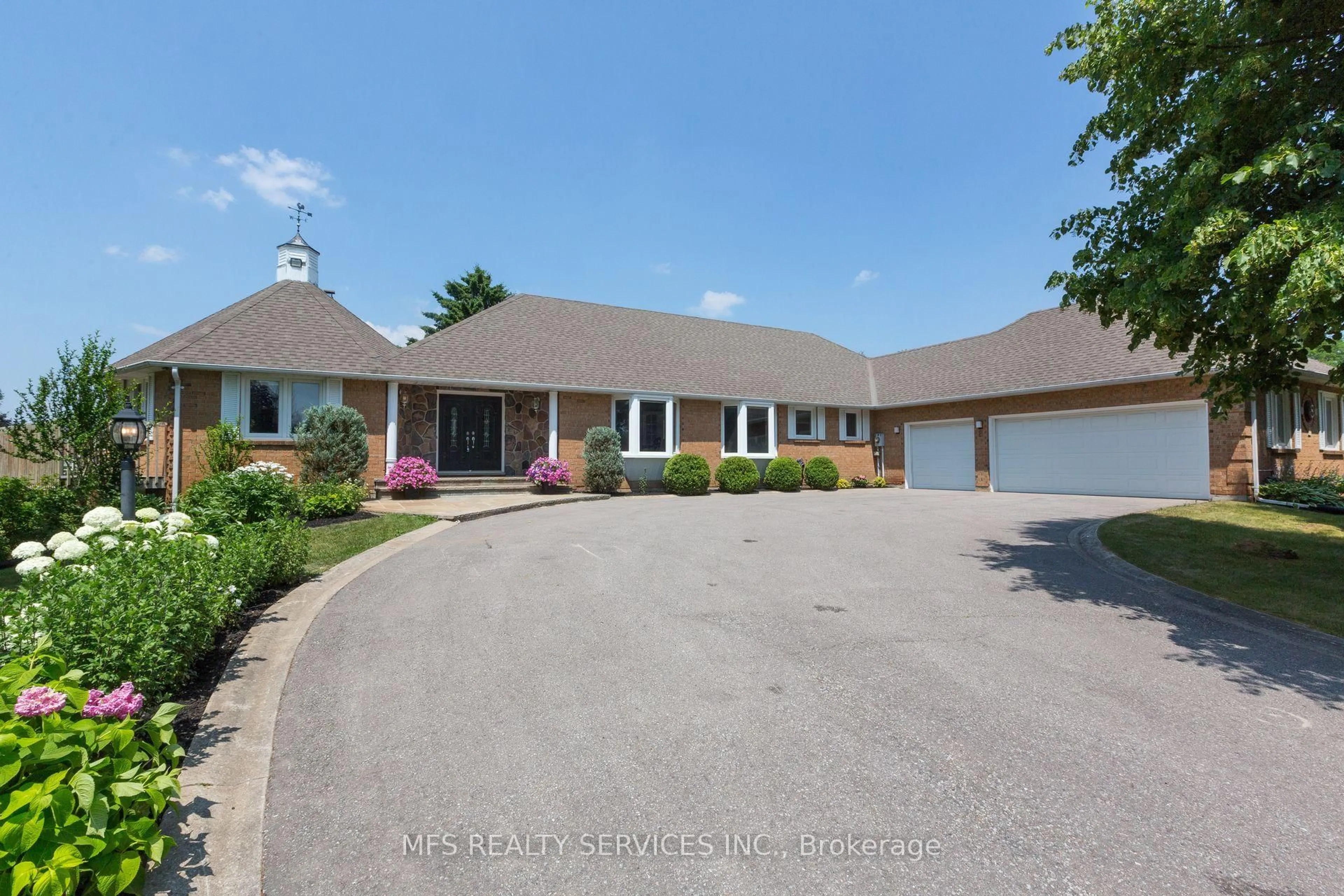 A pic from outside/outdoor area/front of a property/back of a property/a pic from drone, street for 8 Marilyn Ave, Whitchurch-Stouffville Ontario L0H 1G0