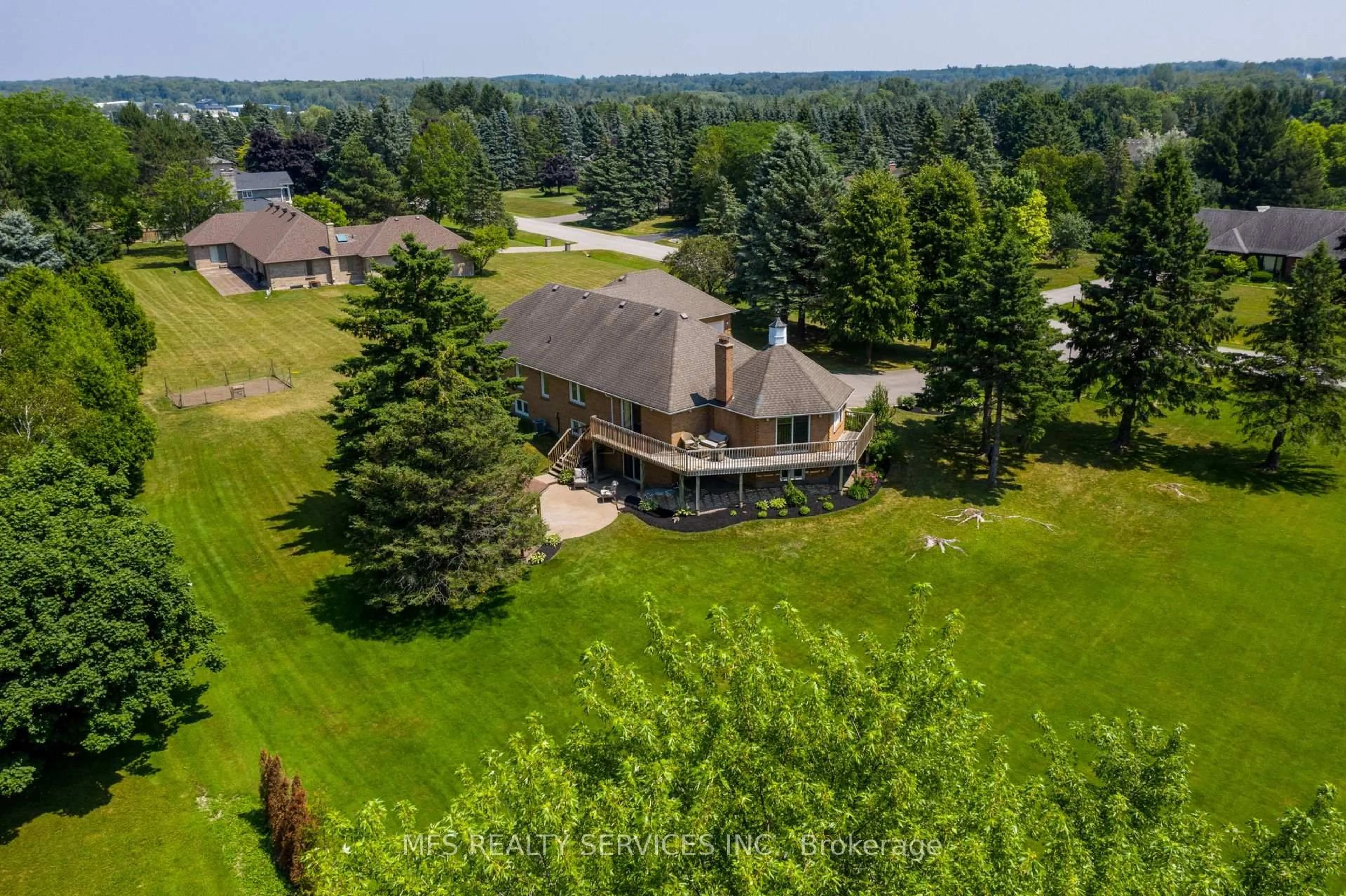 A pic from outside/outdoor area/front of a property/back of a property/a pic from drone, unknown for 8 Marilyn Ave, Whitchurch-Stouffville Ontario L0H 1G0