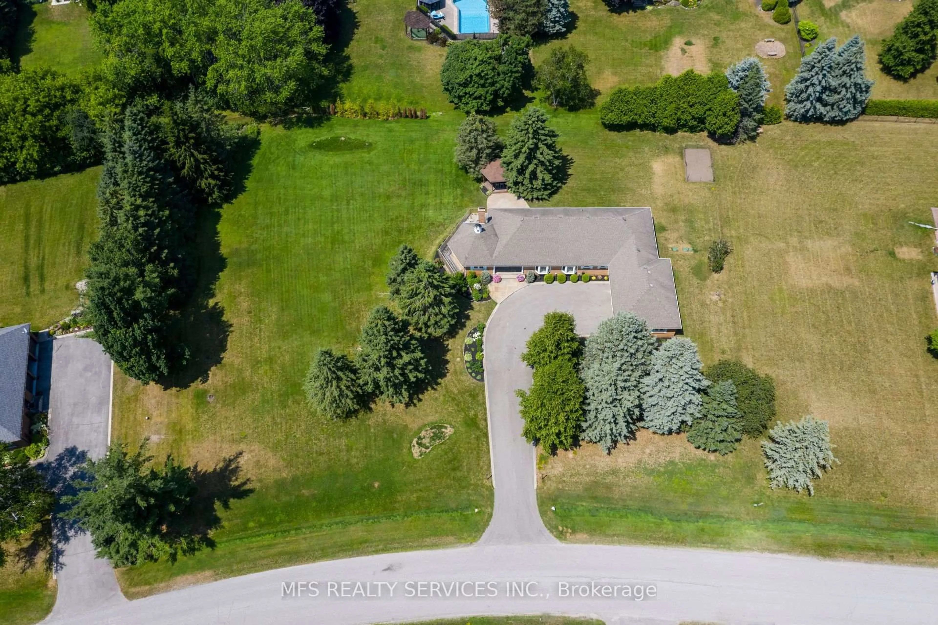 A pic from outside/outdoor area/front of a property/back of a property/a pic from drone, unknown for 8 Marilyn Ave, Whitchurch-Stouffville Ontario L0H 1G0