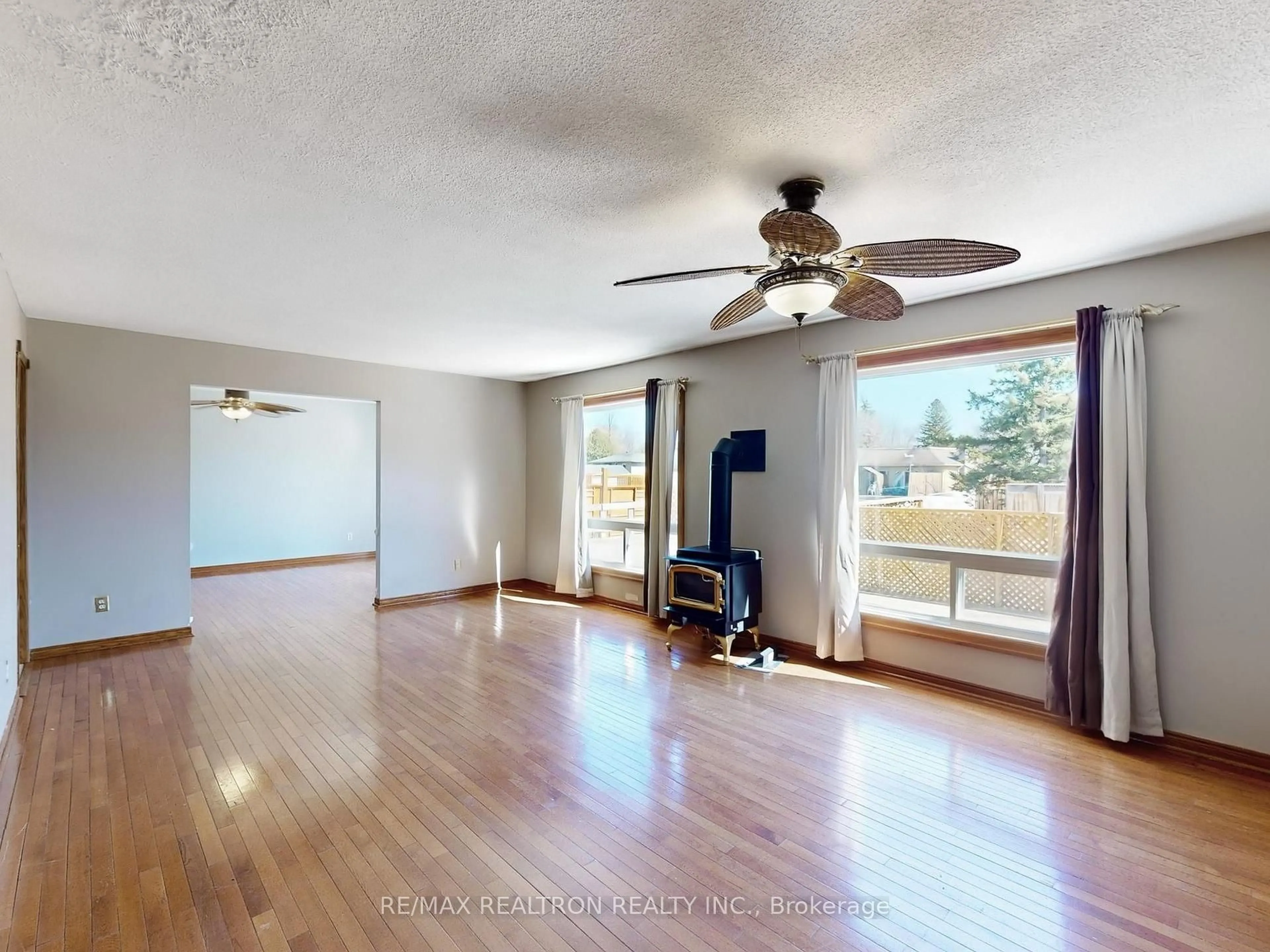 A pic of a room for 25 Shirlea Blvd, Georgina Ontario L4P 1L1