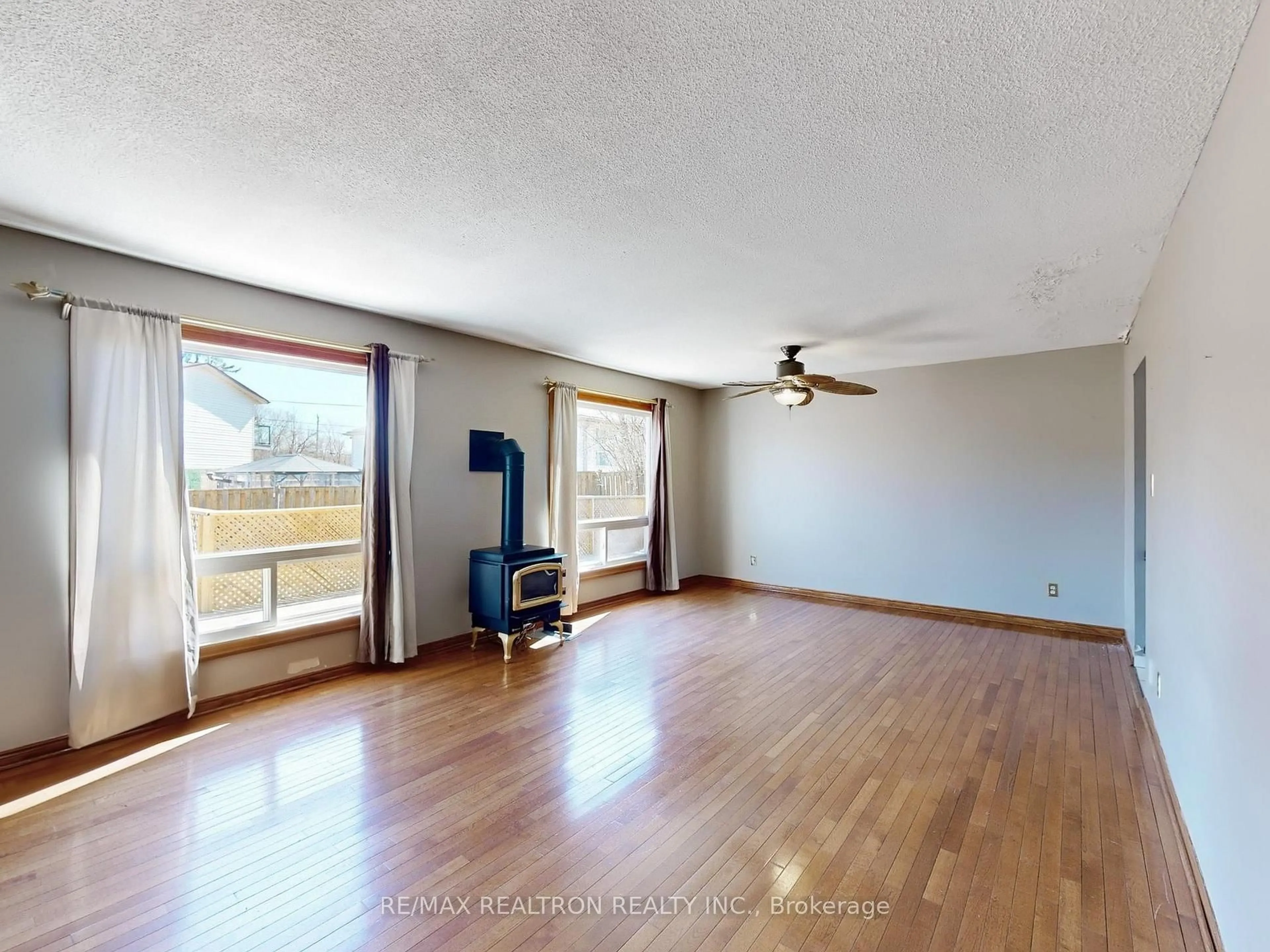 A pic of a room for 25 Shirlea Blvd, Georgina Ontario L4P 1L1