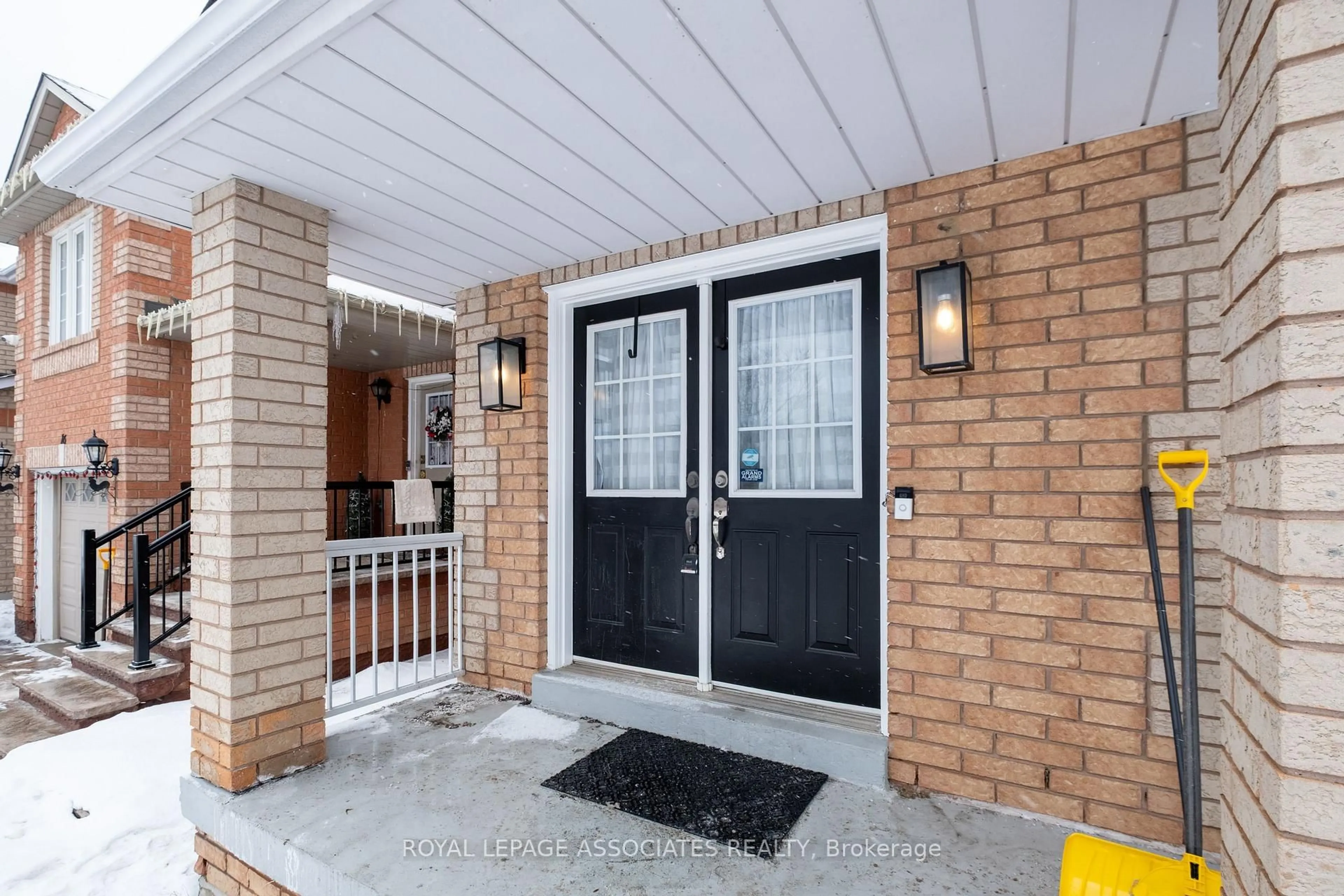 Indoor entryway for 14 Clandfield St, Markham Ontario L3S 4G7