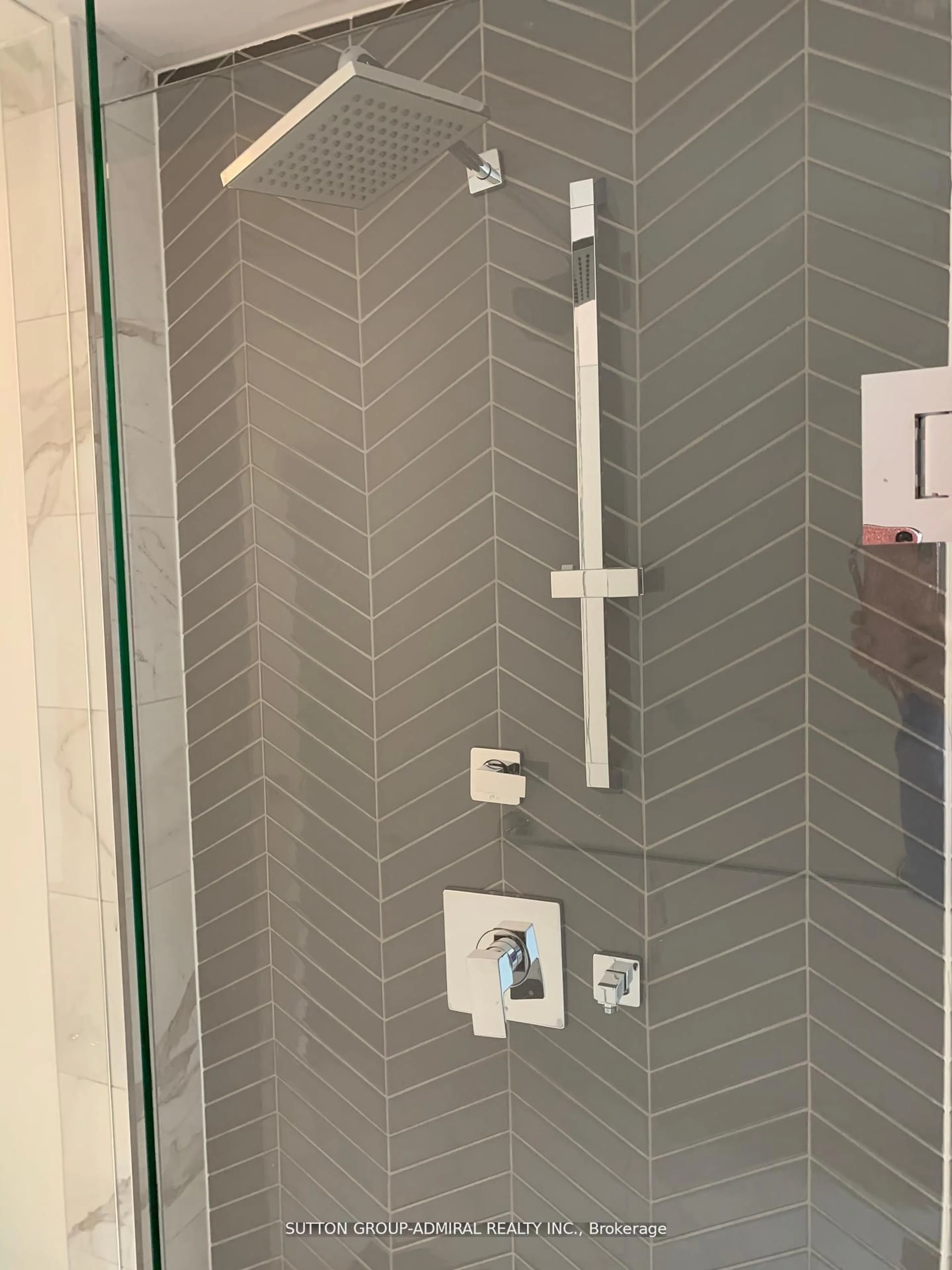 Contemporary bathroom, ceramic/tile floor for 2908 Highway 7 #1103, Vaughan Ontario L4K 0K5