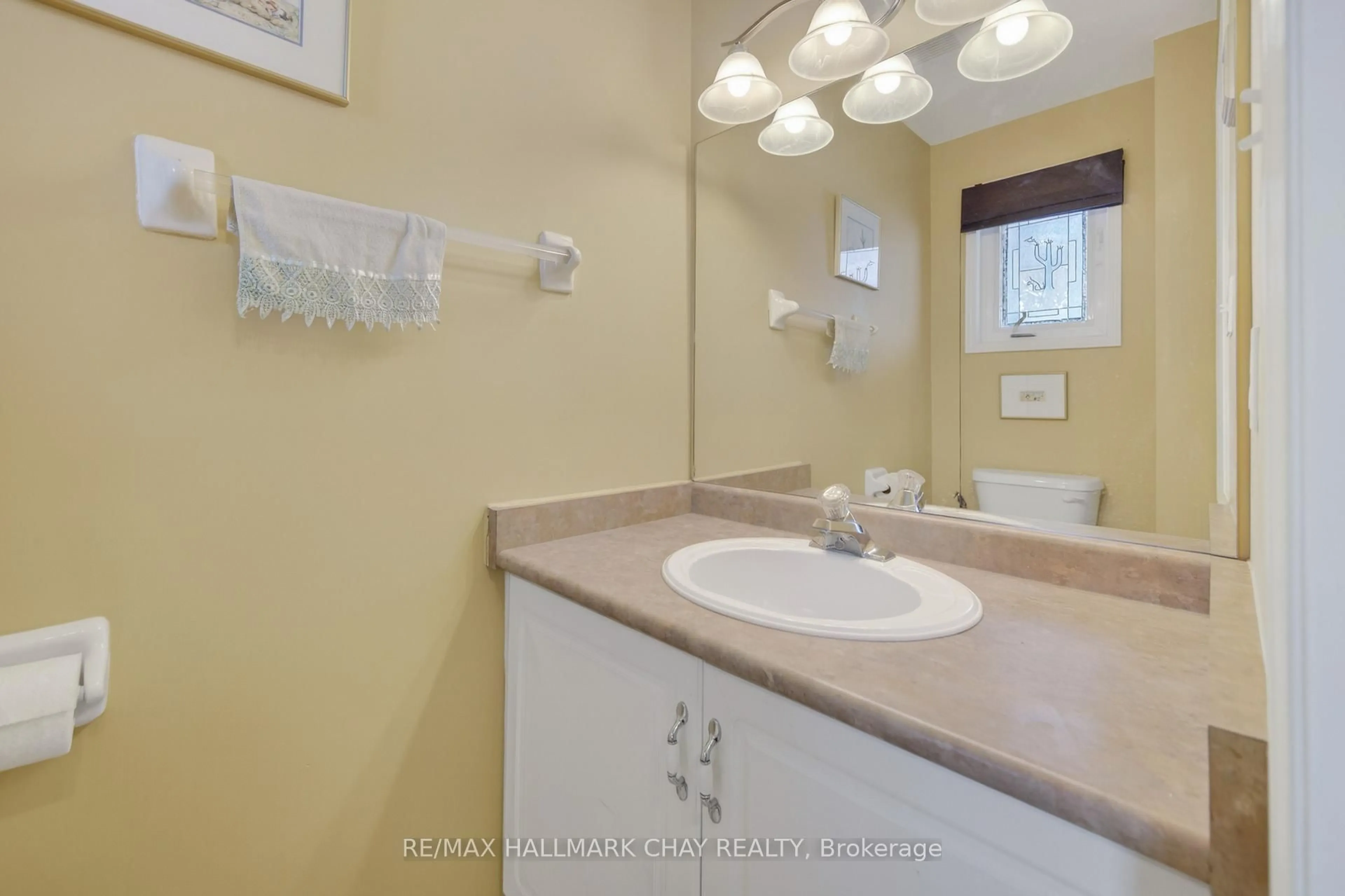 Standard bathroom, ceramic/tile floor for 12 Parkside Cres, Essa Ontario L3W 0L1