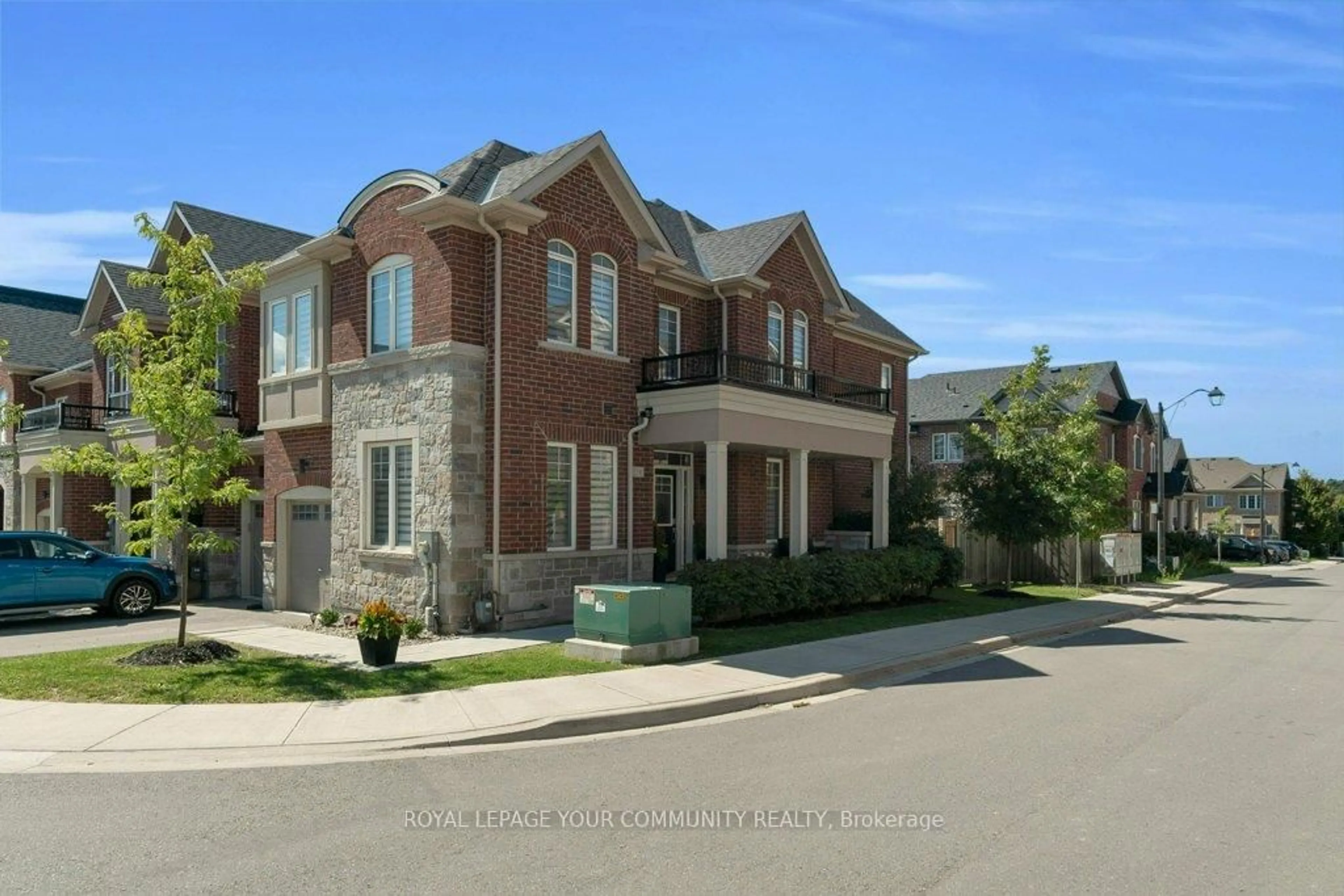 Home with brick exterior material, street for 258 Harding Park St, Newmarket Ontario L3Y 0E1