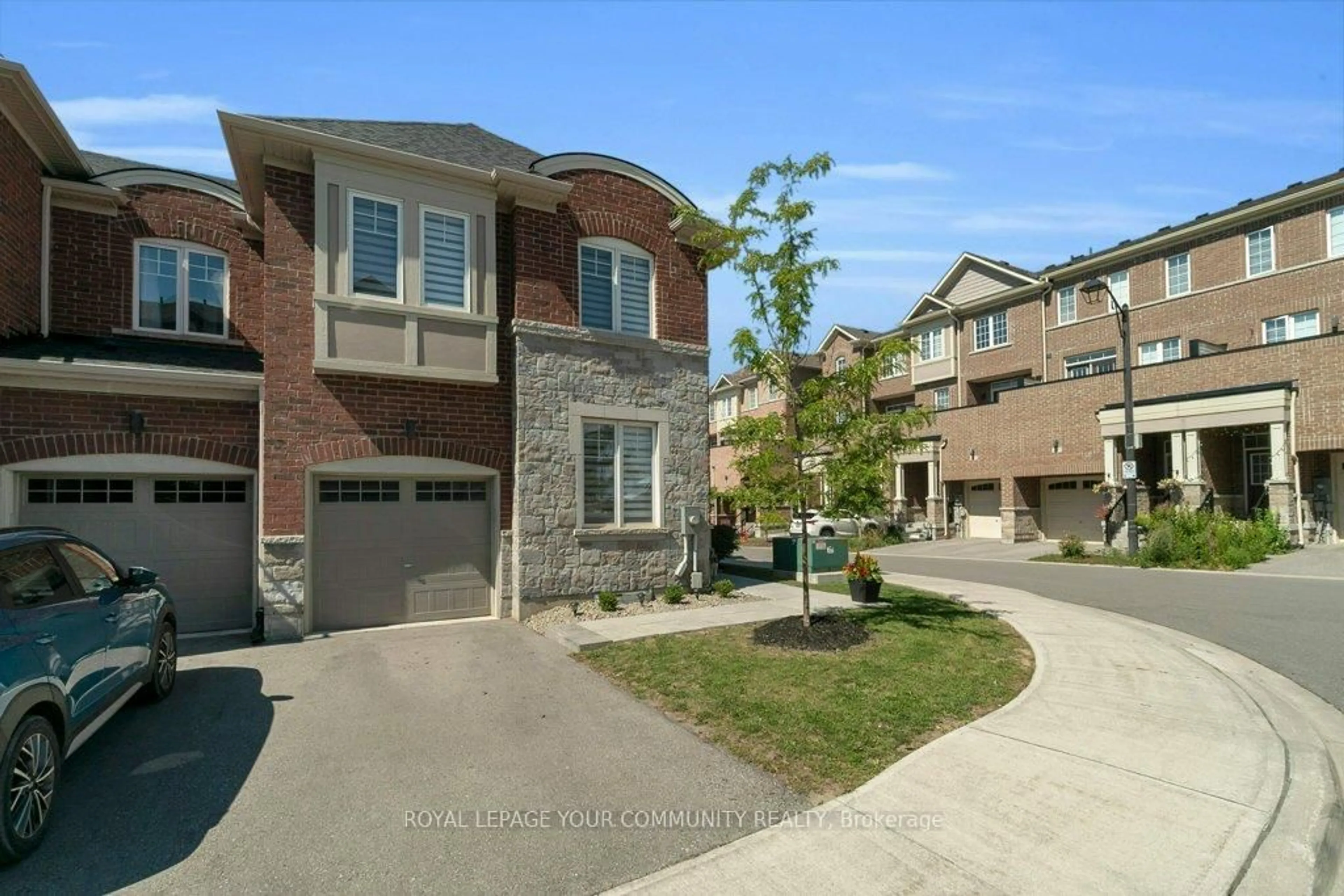 Home with brick exterior material, street for 258 Harding Park St, Newmarket Ontario L3Y 0E1