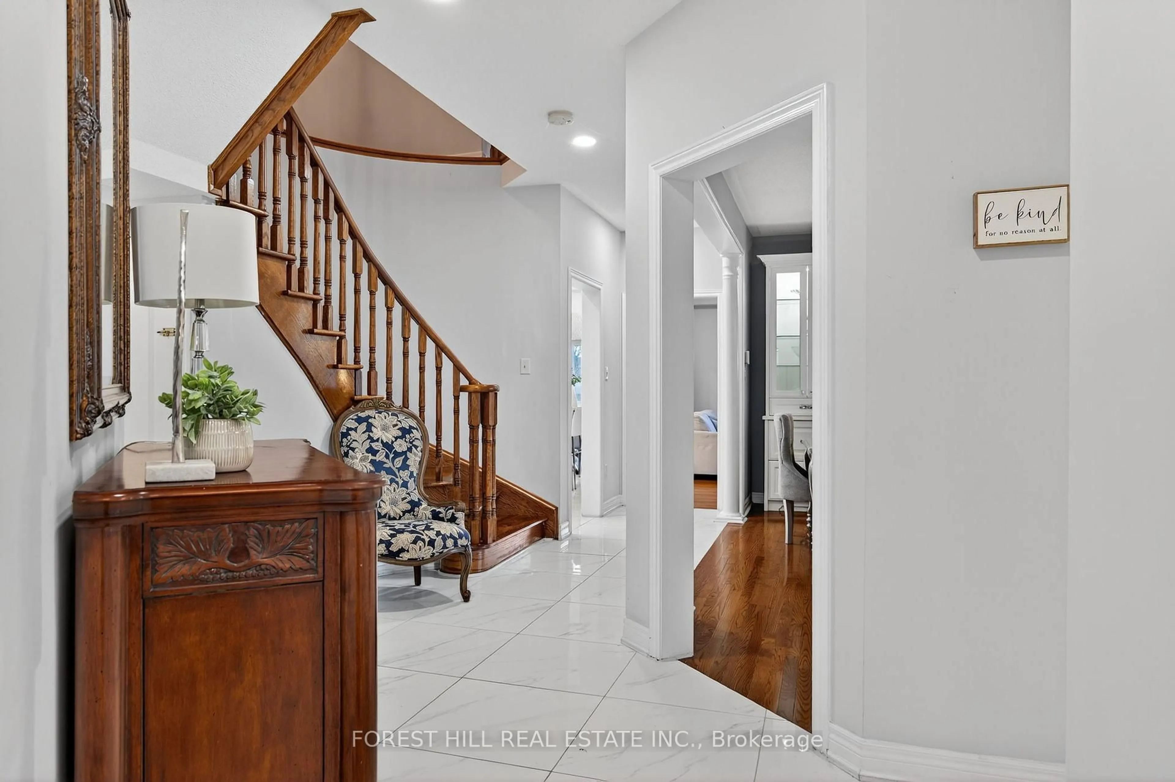 Indoor entryway for 14 Pepperberry Rd, Vaughan Ontario L4J 8W9