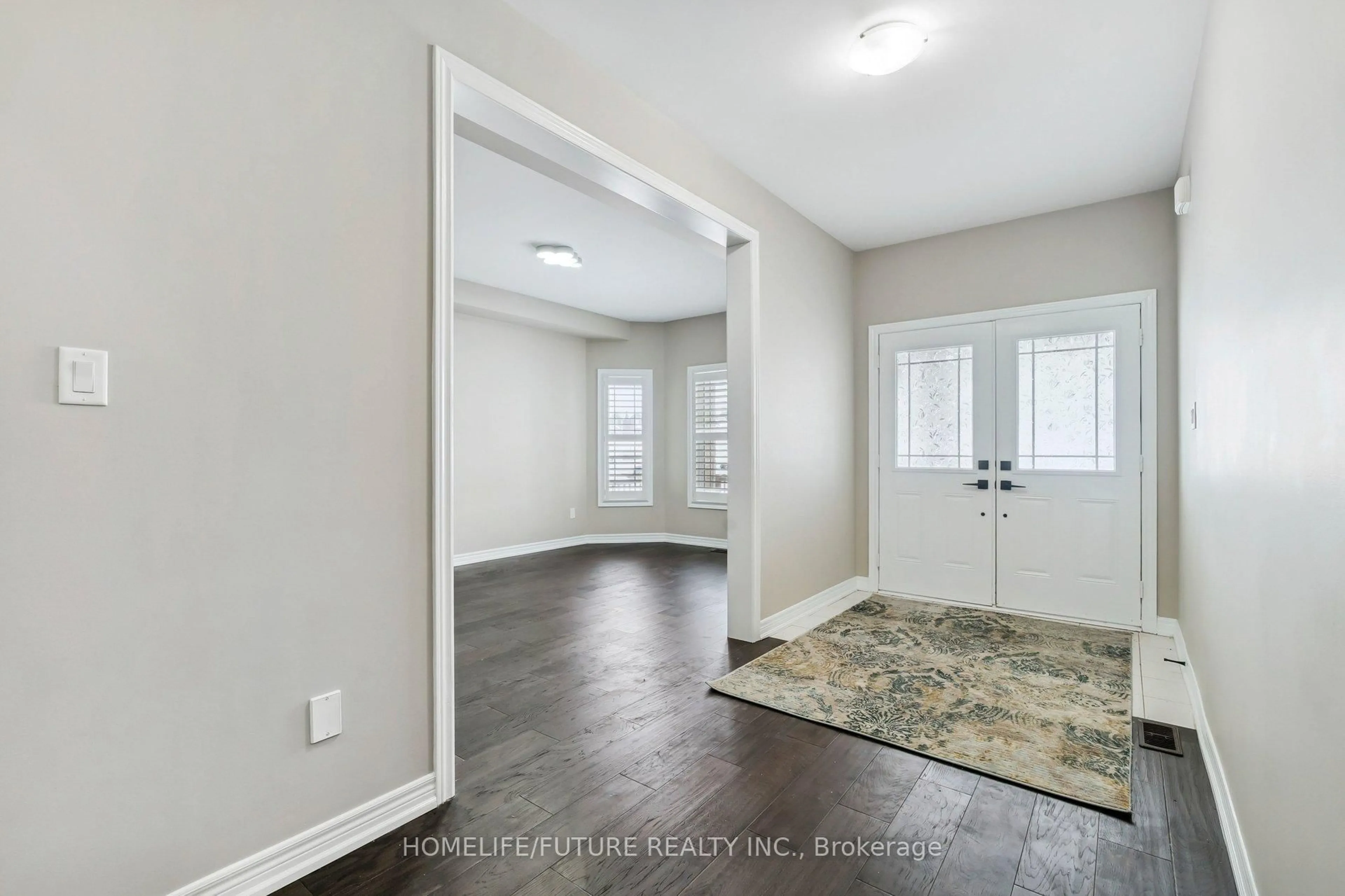 Indoor entryway for 1399 Lormel Gate Ave, Innisfil Ontario L0L 1W0