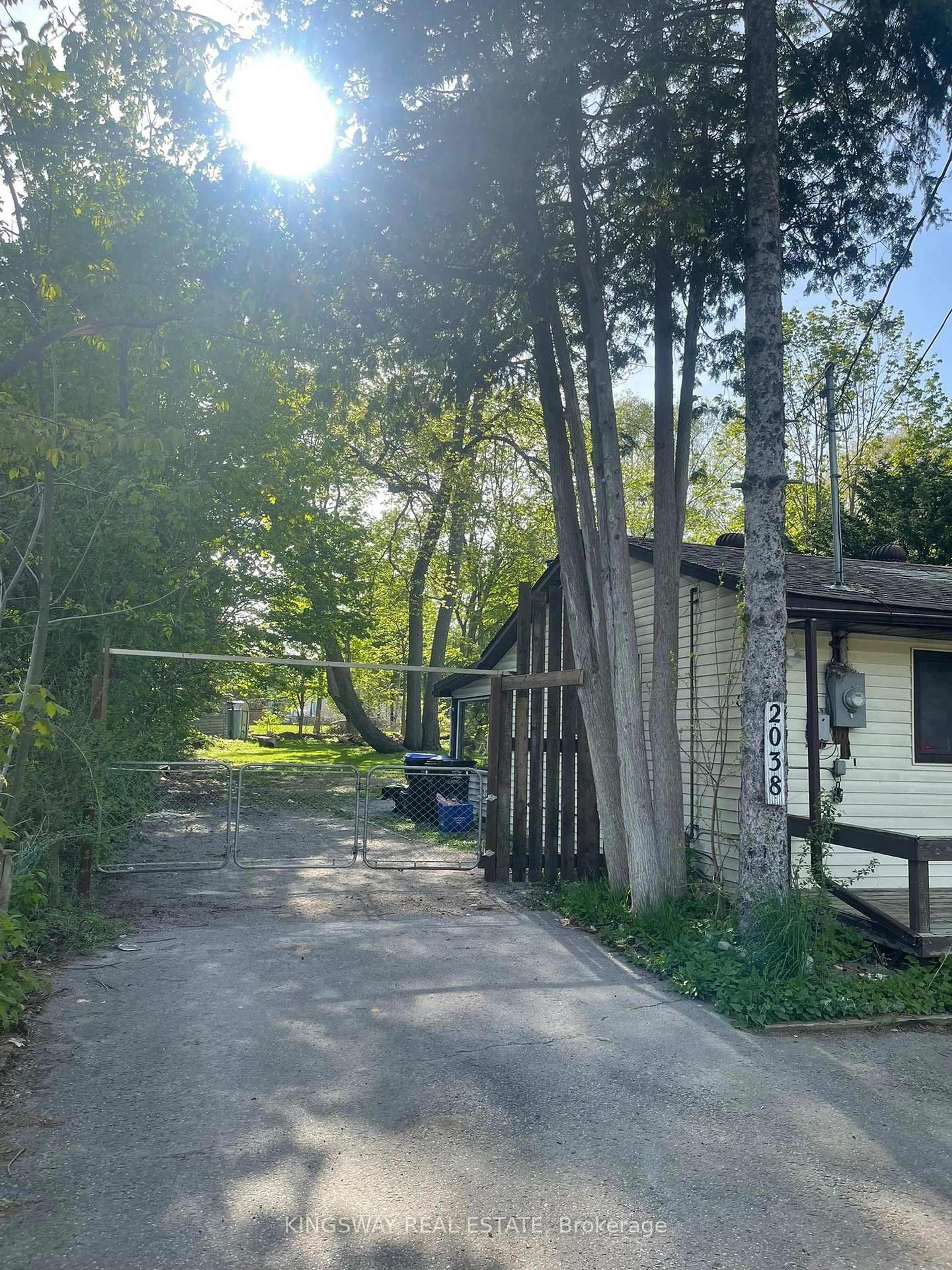 Shed for 2038 St Johns Rd, Innisfil Ontario L9S 1V4