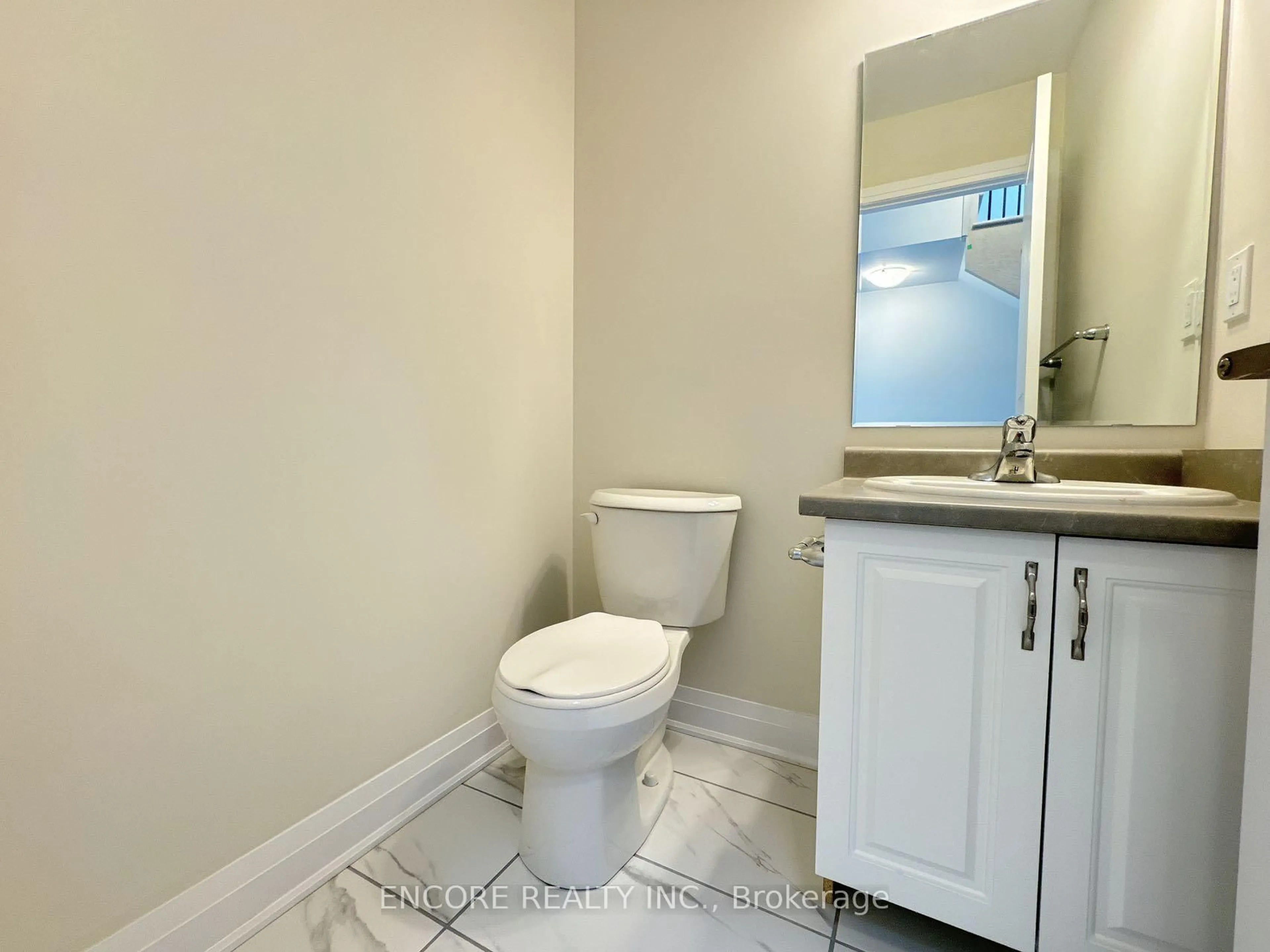Standard bathroom, ceramic/tile floor for 9805 Keele St, Vaughan Ontario L6A 5E3