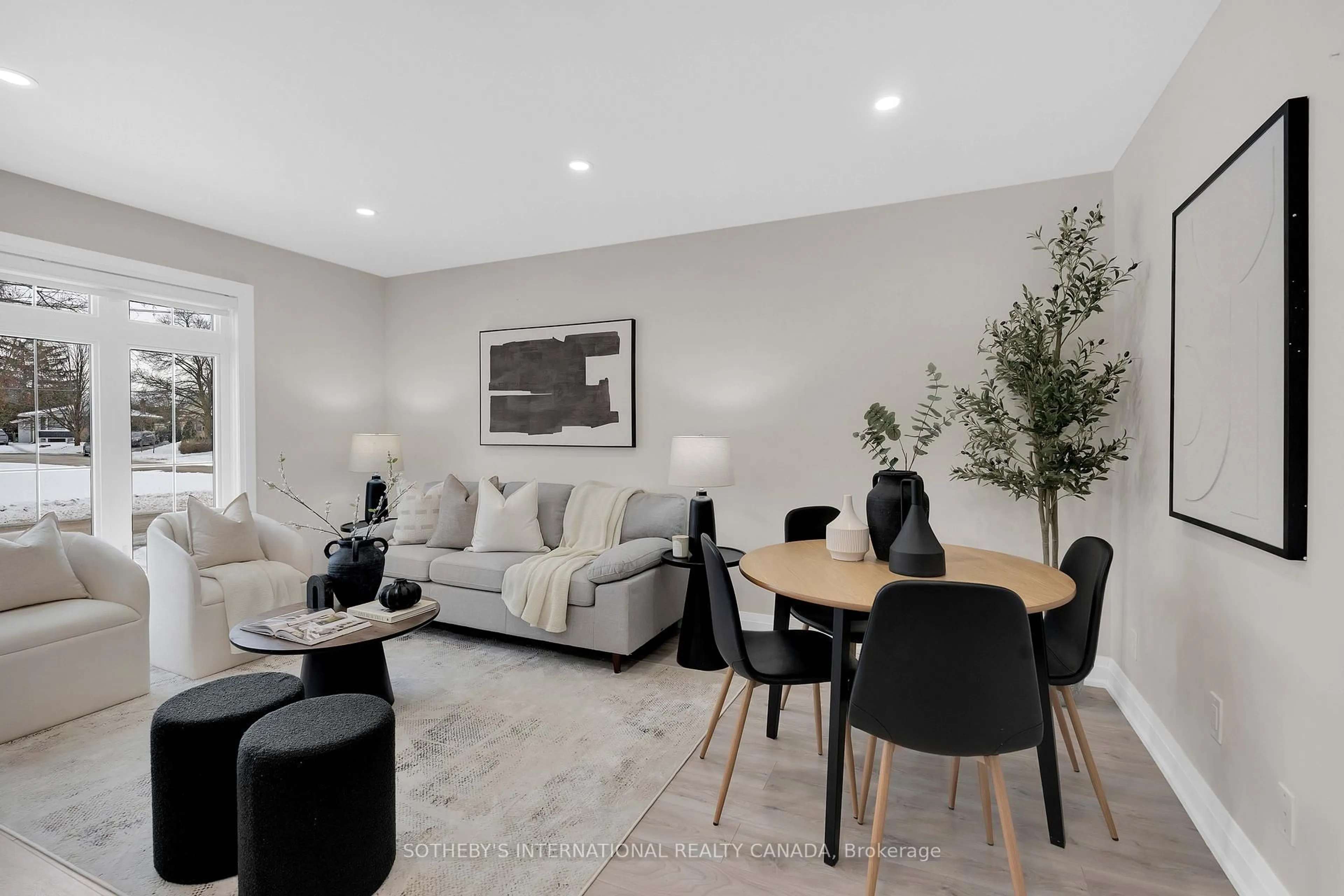 Living room with furniture, unknown for 15 Wenderly Dr, Aurora Ontario L4G 1V2