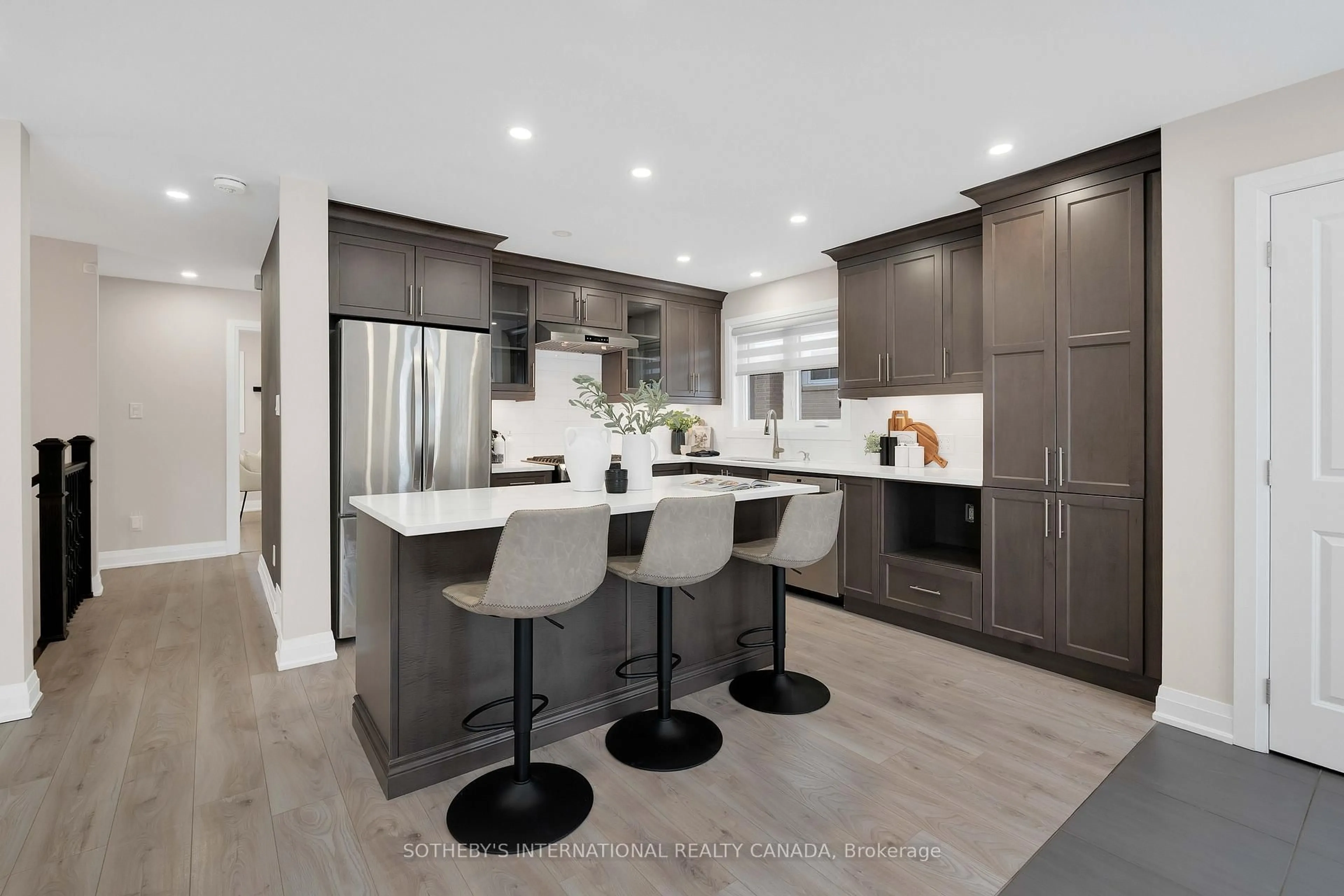 Contemporary kitchen, unknown for 15 Wenderly Dr, Aurora Ontario L4G 1V2