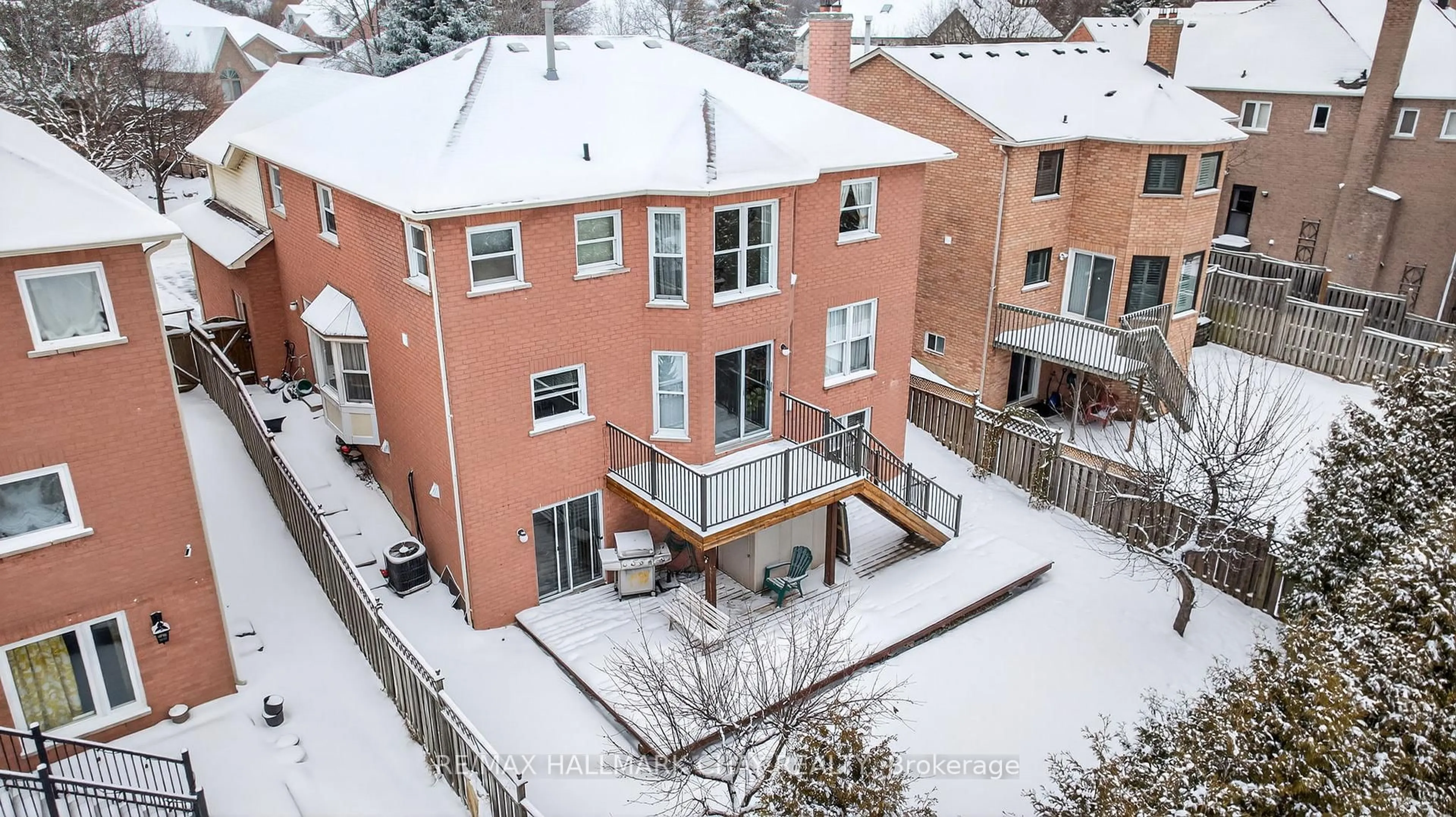 A pic from outside/outdoor area/front of a property/back of a property/a pic from drone, city buildings view from balcony for 25 Heatherwood Cres, Markham Ontario L3R 8W5