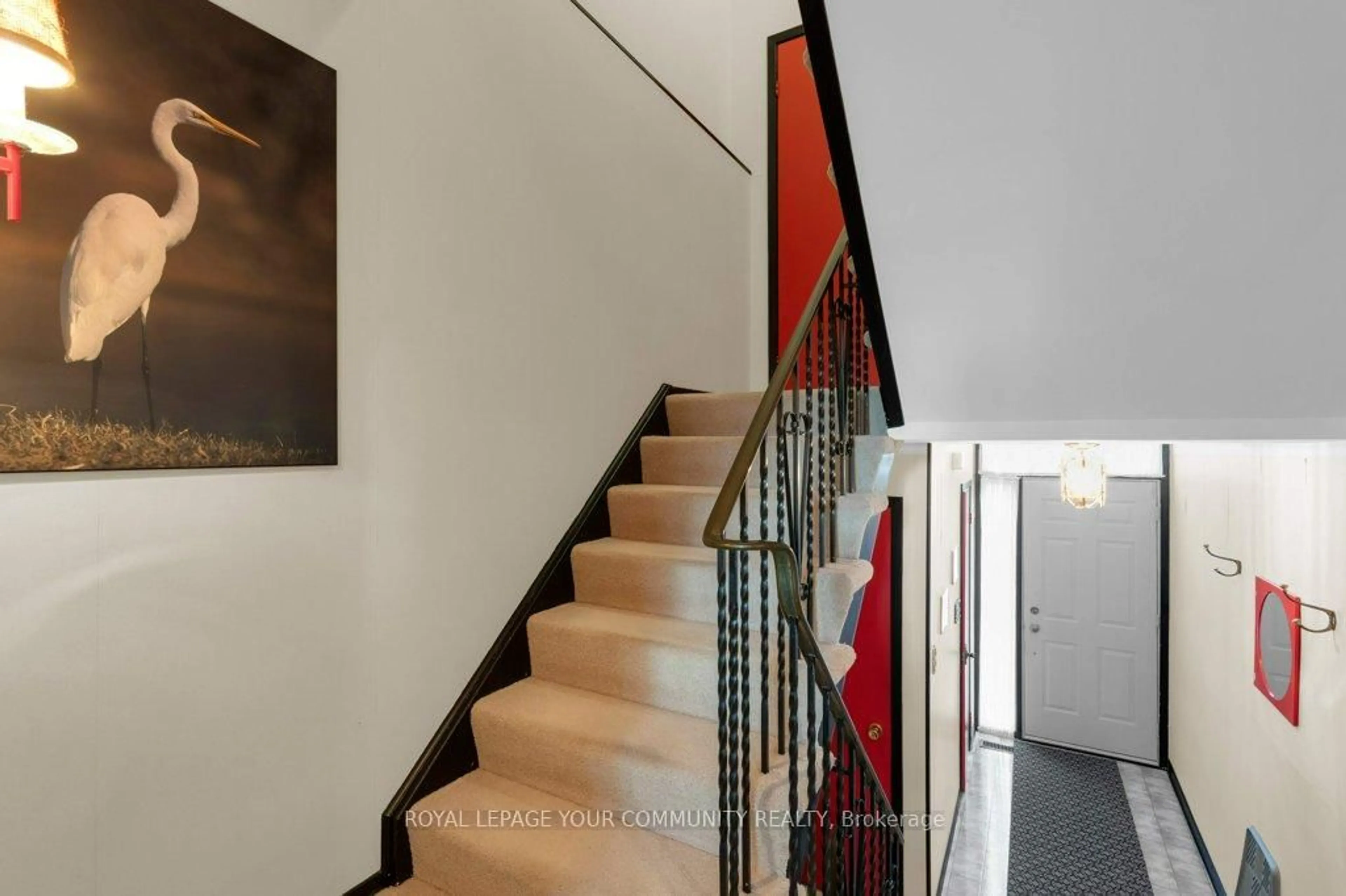 Indoor foyer for 28 Stately Way, Markham Ontario L3T 3Z8