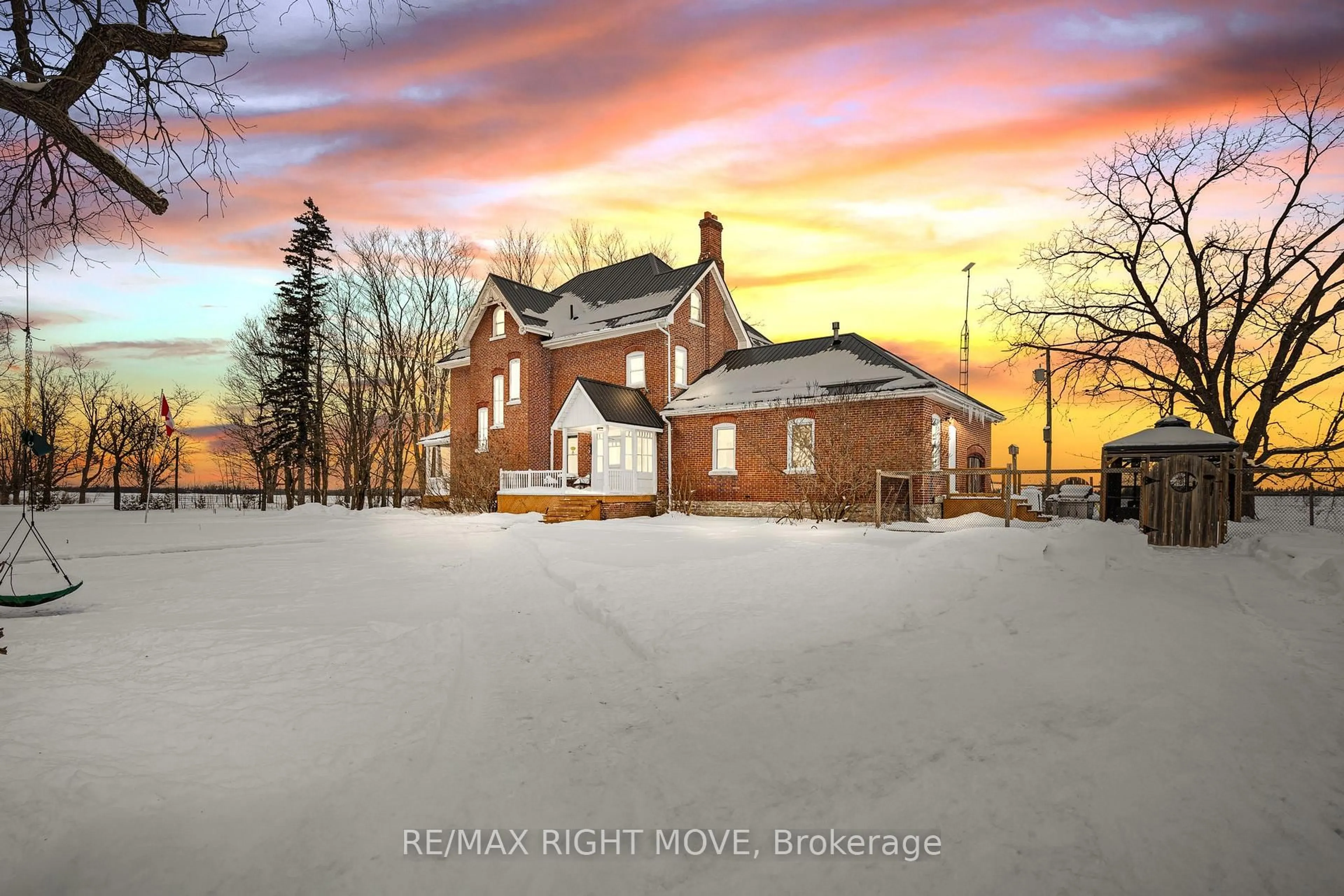 A pic from outside/outdoor area/front of a property/back of a property/a pic from drone, building for 1250 Thorah Concession 2 Rd, Brock Ontario L0K 1A0