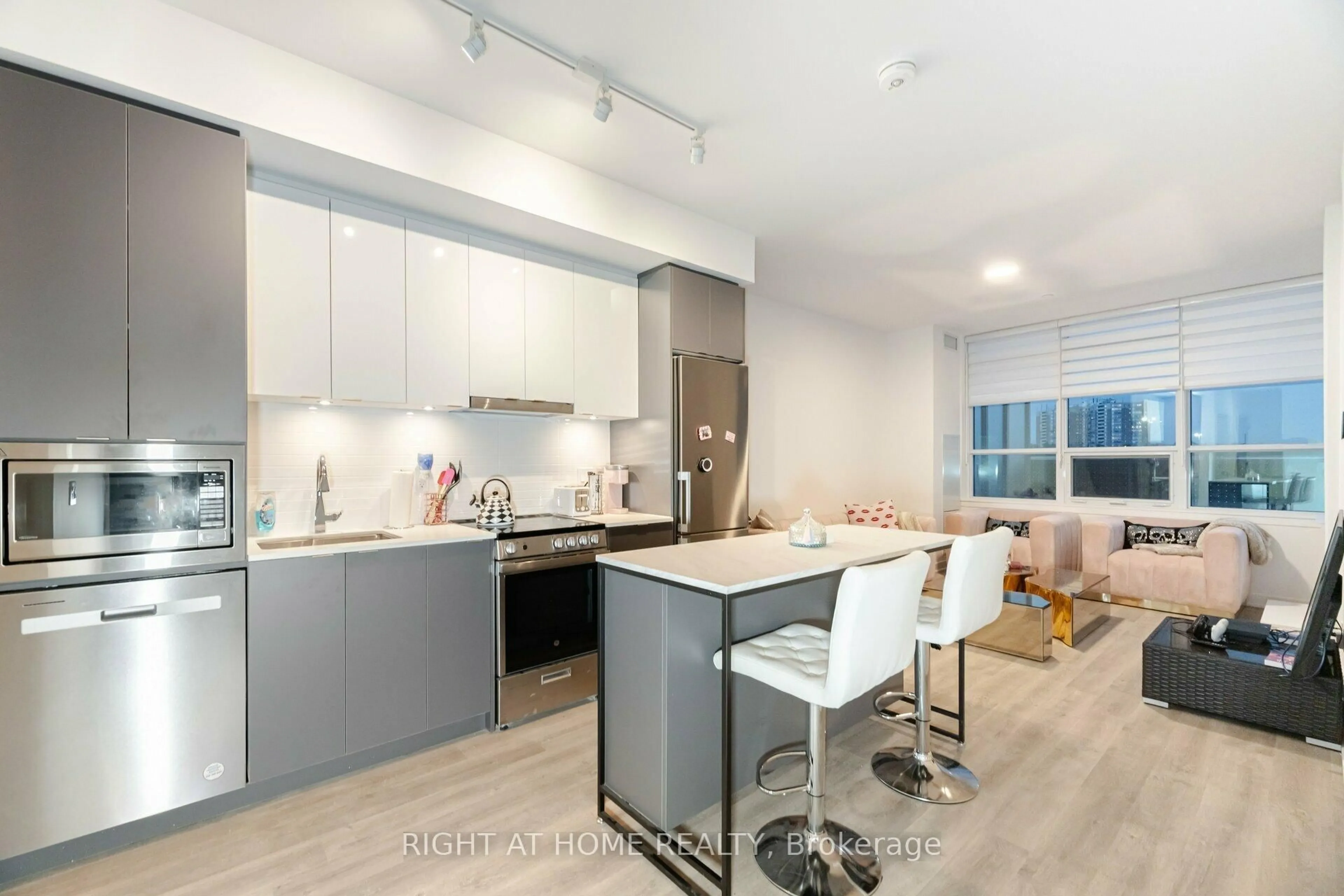 Open concept kitchen, unknown for 50 Upper MAll Way #B-226, Vaughan Ontario L4J 0L8
