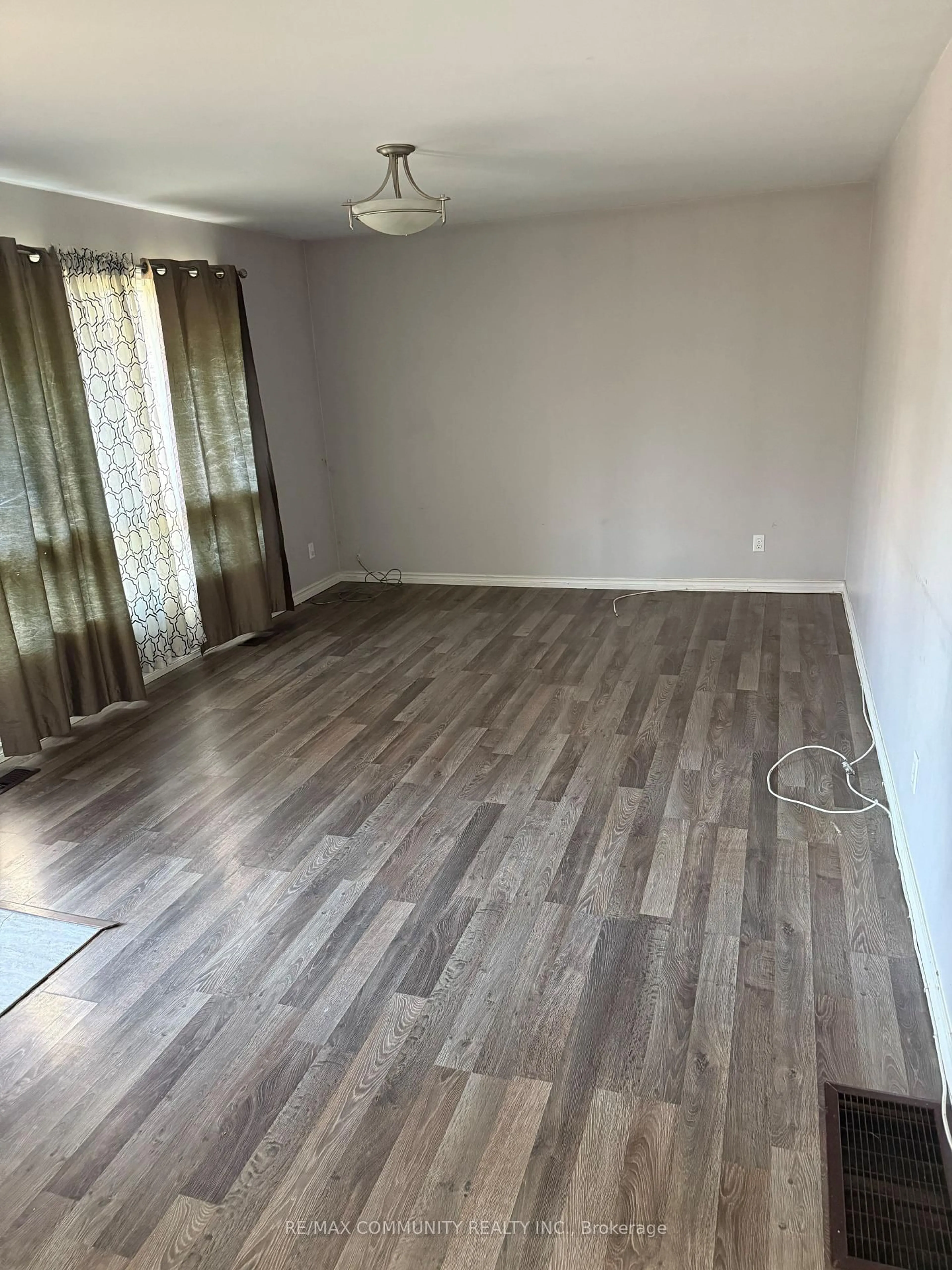 A pic of a room for 2082 St John's Rd, Innisfil Ontario L9S 1Y3