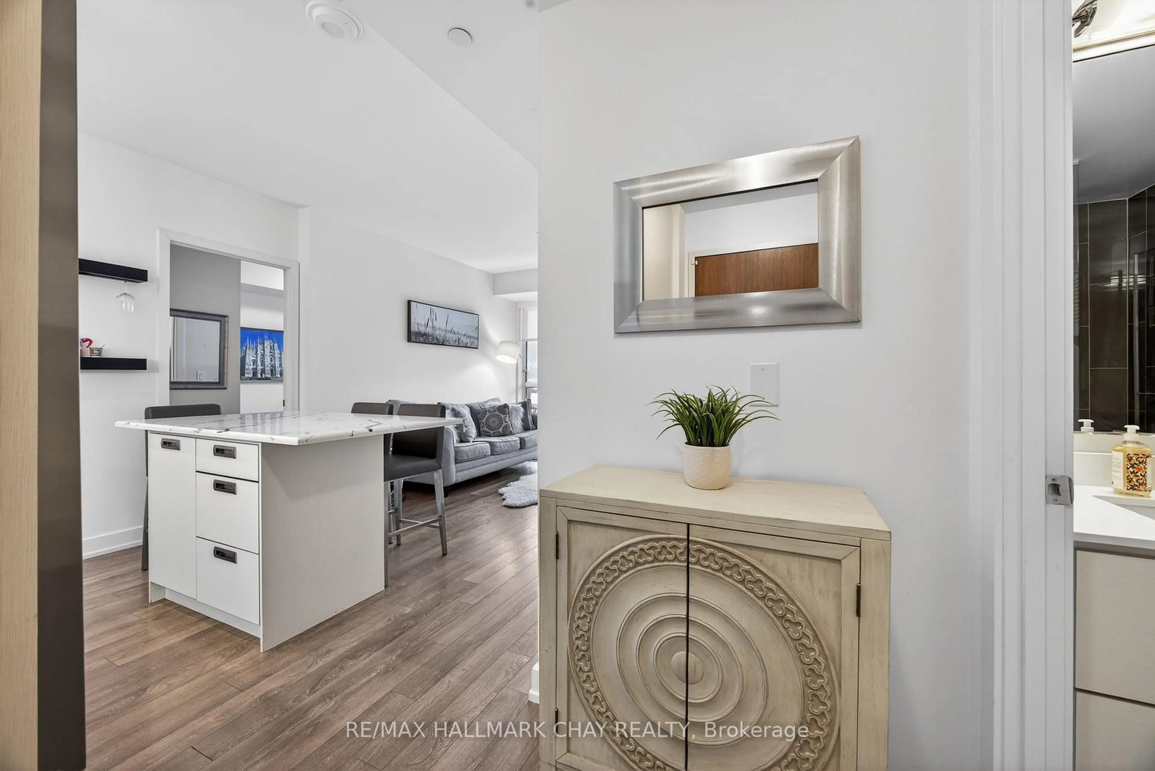 Indoor entryway for 301 Sea Ray Ave #C315, Innisfil Ontario L9S 0L8