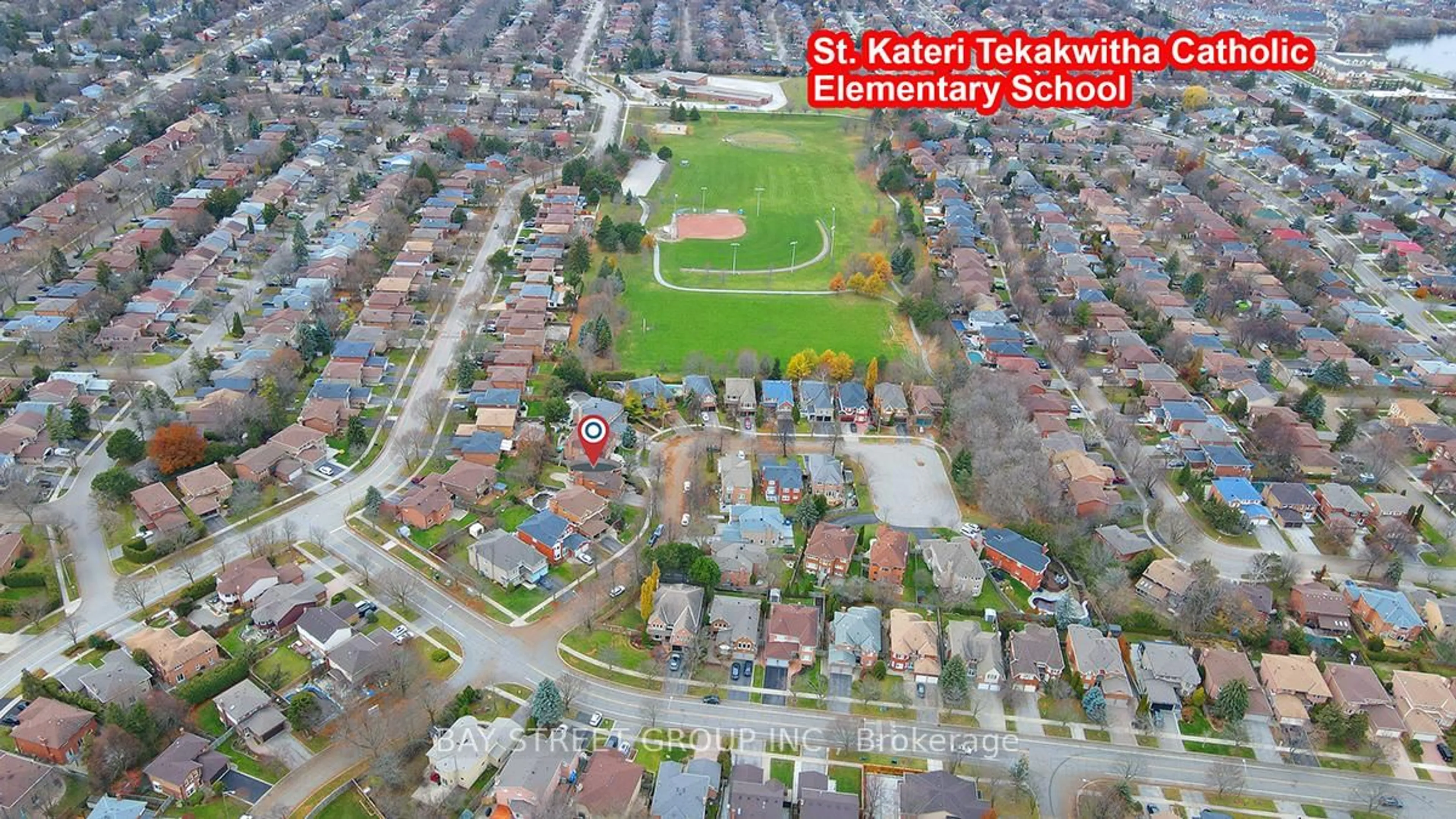A pic from outside/outdoor area/front of a property/back of a property/a pic from drone, street for 8 Mooreland Crt, Markham Ontario L3P 7P8
