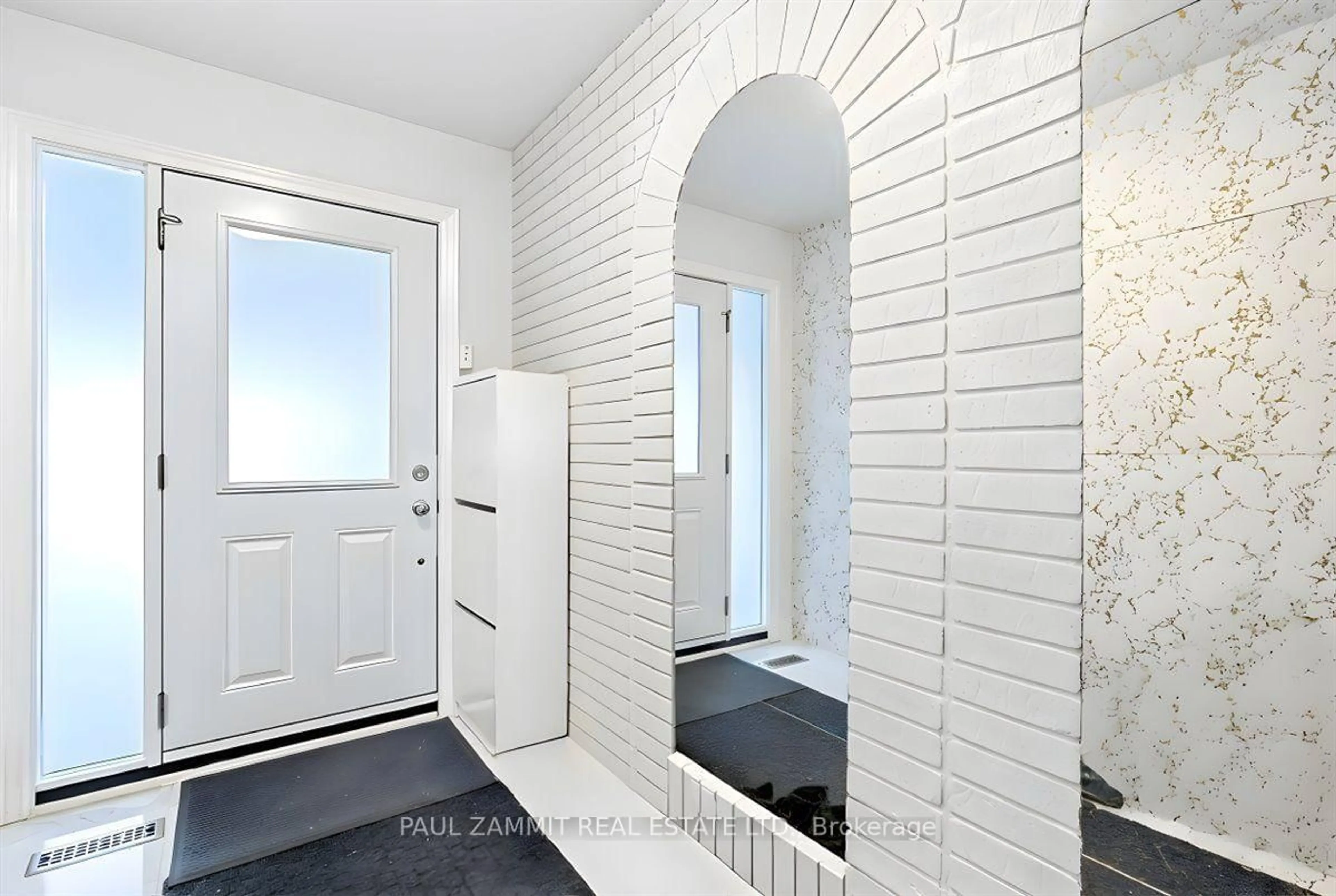 Indoor entryway for 220 Simonston Blvd, Markham Ontario L3T 4M2
