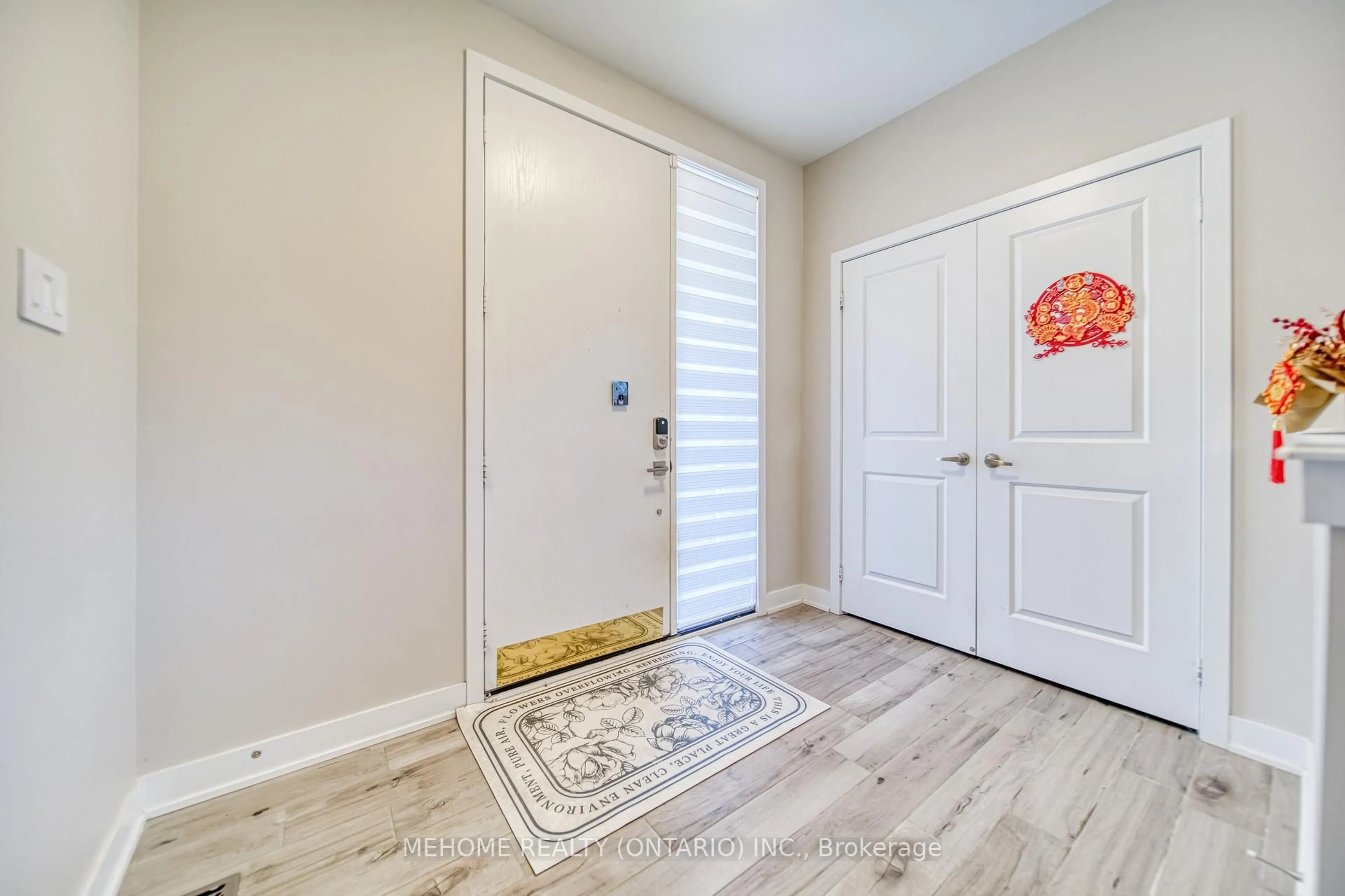 Indoor entryway for 7 Proud Crt, Aurora Ontario L4G 7B7