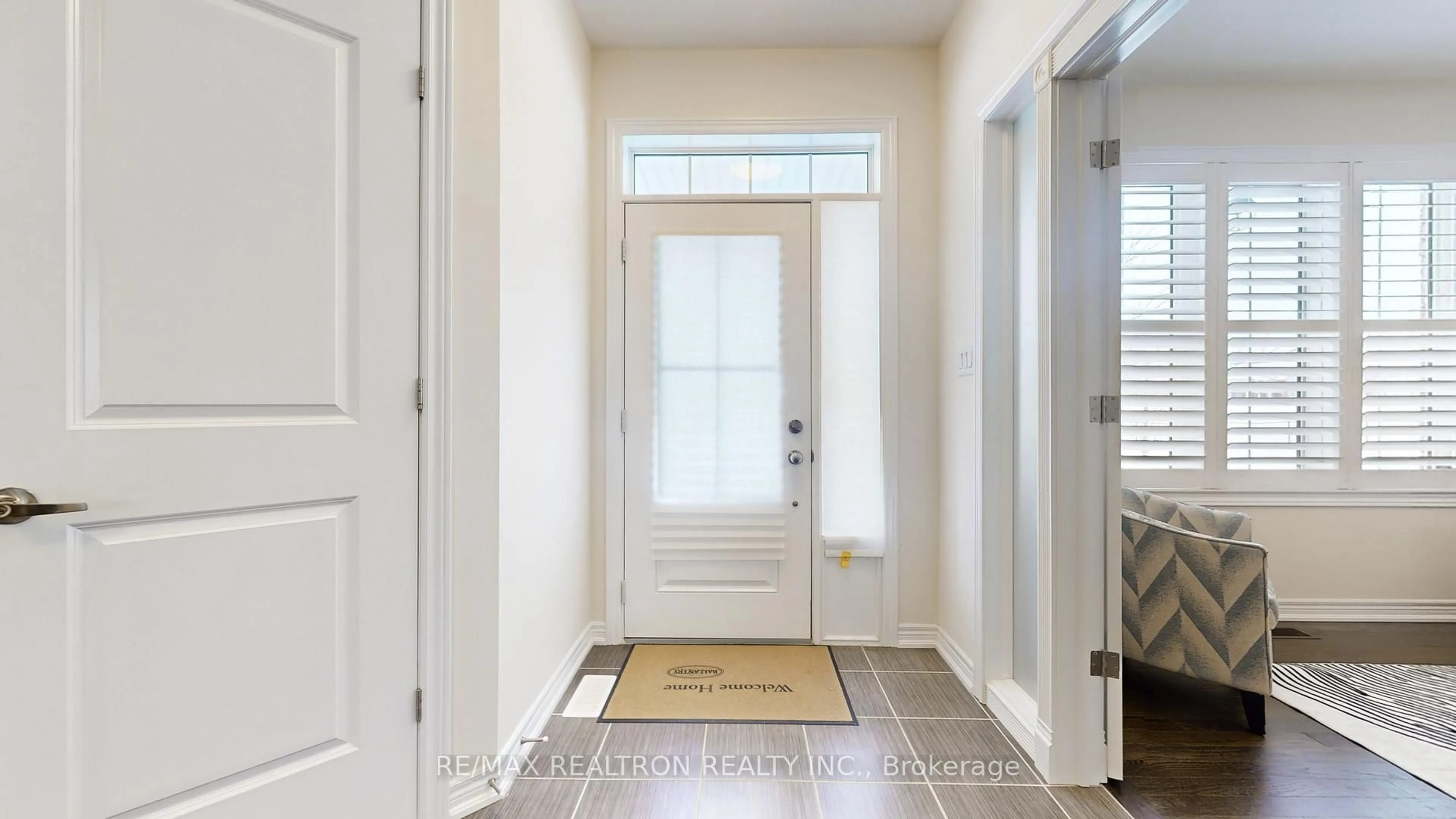 Indoor entryway for 61 Lawrence Pilkington Ave, Markham Ontario L6B 0Y9