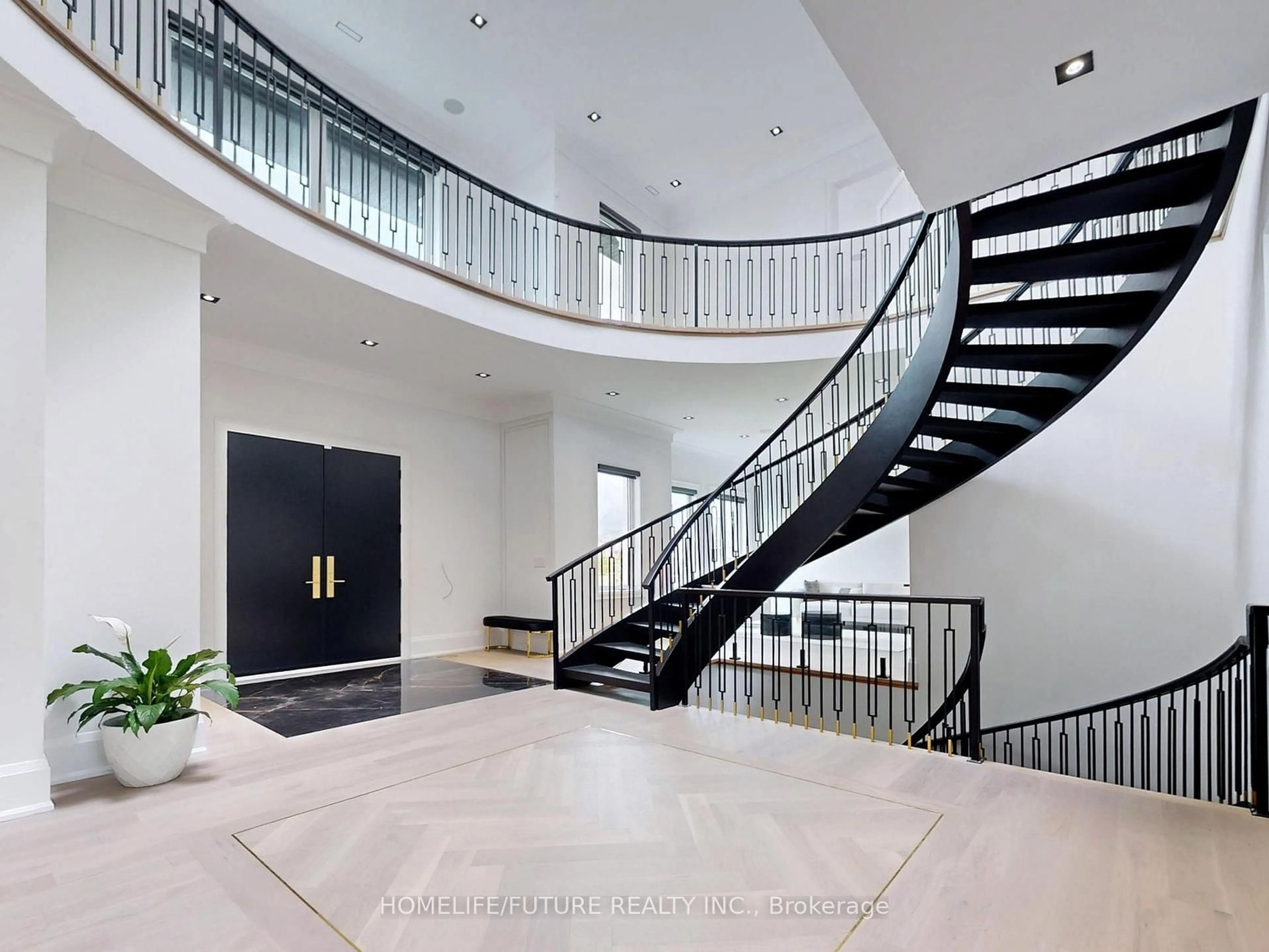 Indoor foyer for 9 Pleasant Valley Dr, Whitchurch-Stouffville Ontario L4A 1W3