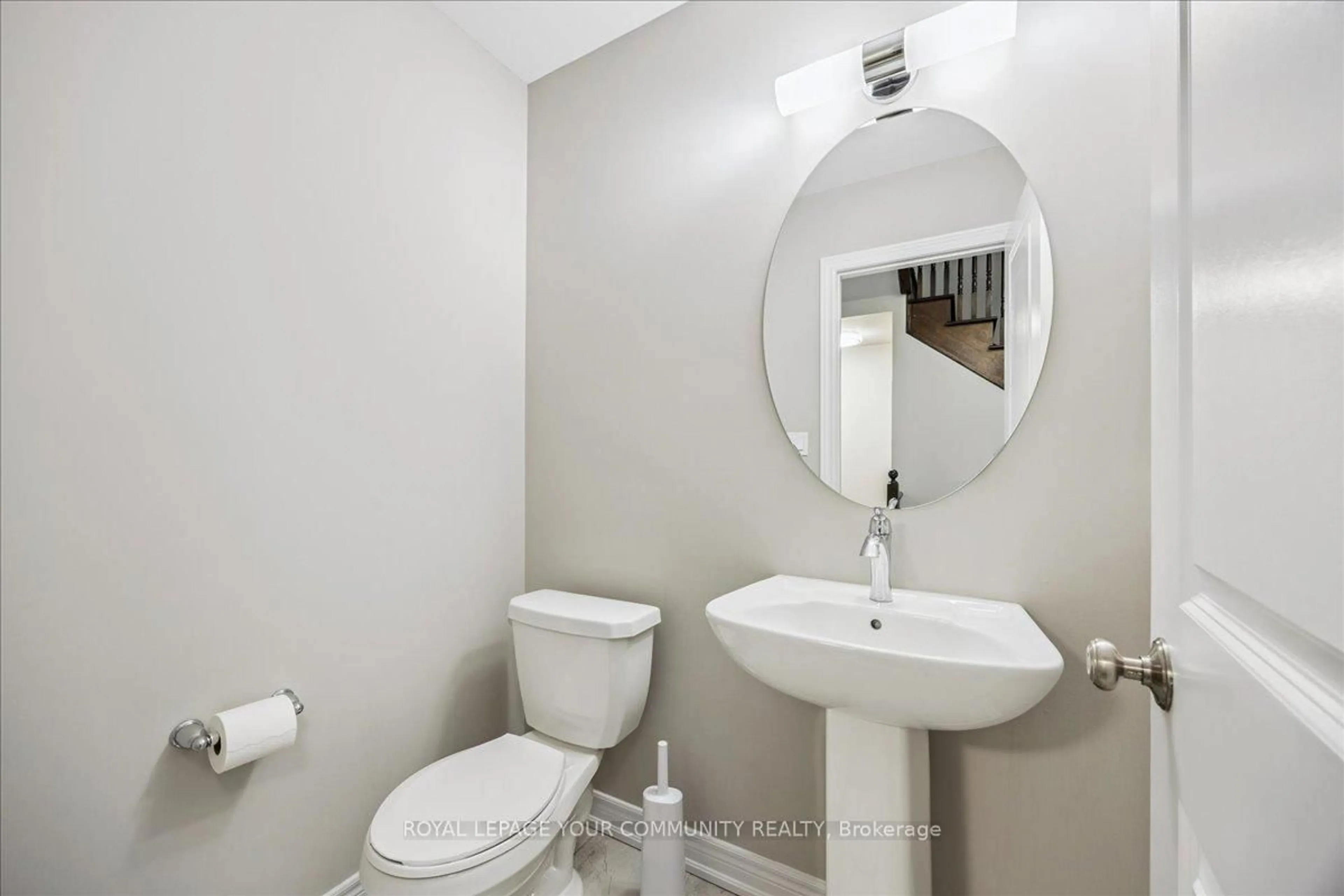 Standard bathroom, floor is not visible for 53 Clifford Cres, New Tecumseth Ontario L0G 1W0