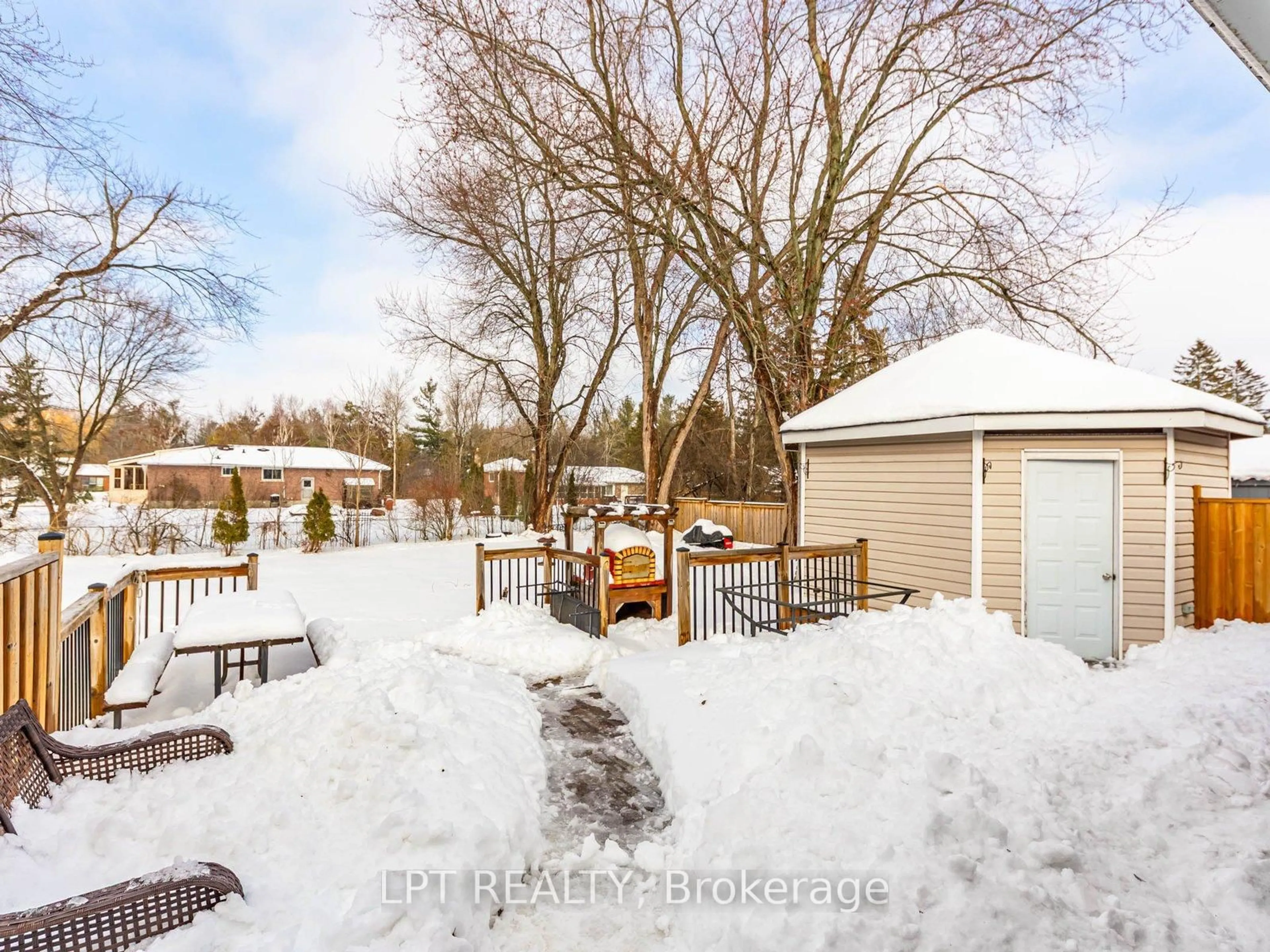 Unknown for 28 Main St, Georgina Ontario L0E 1N0