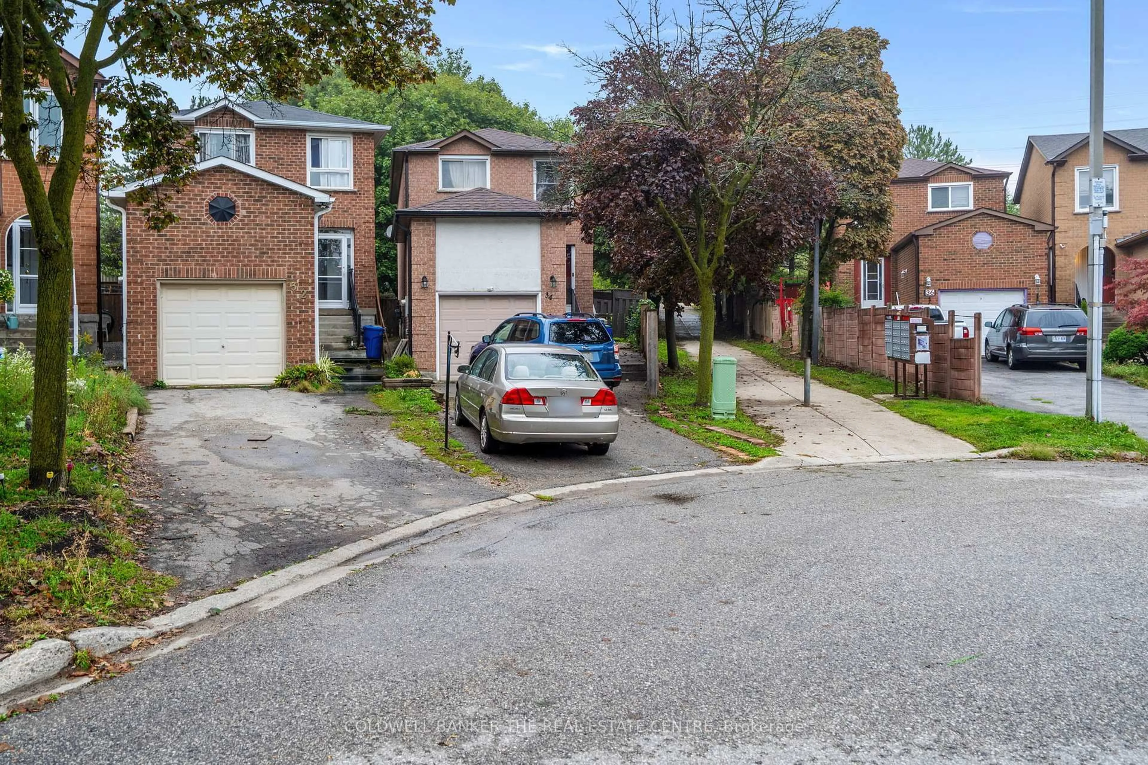 A pic from outside/outdoor area/front of a property/back of a property/a pic from drone, street for 23 Riviera Dr, Vaughan Ontario L4K 2H9
