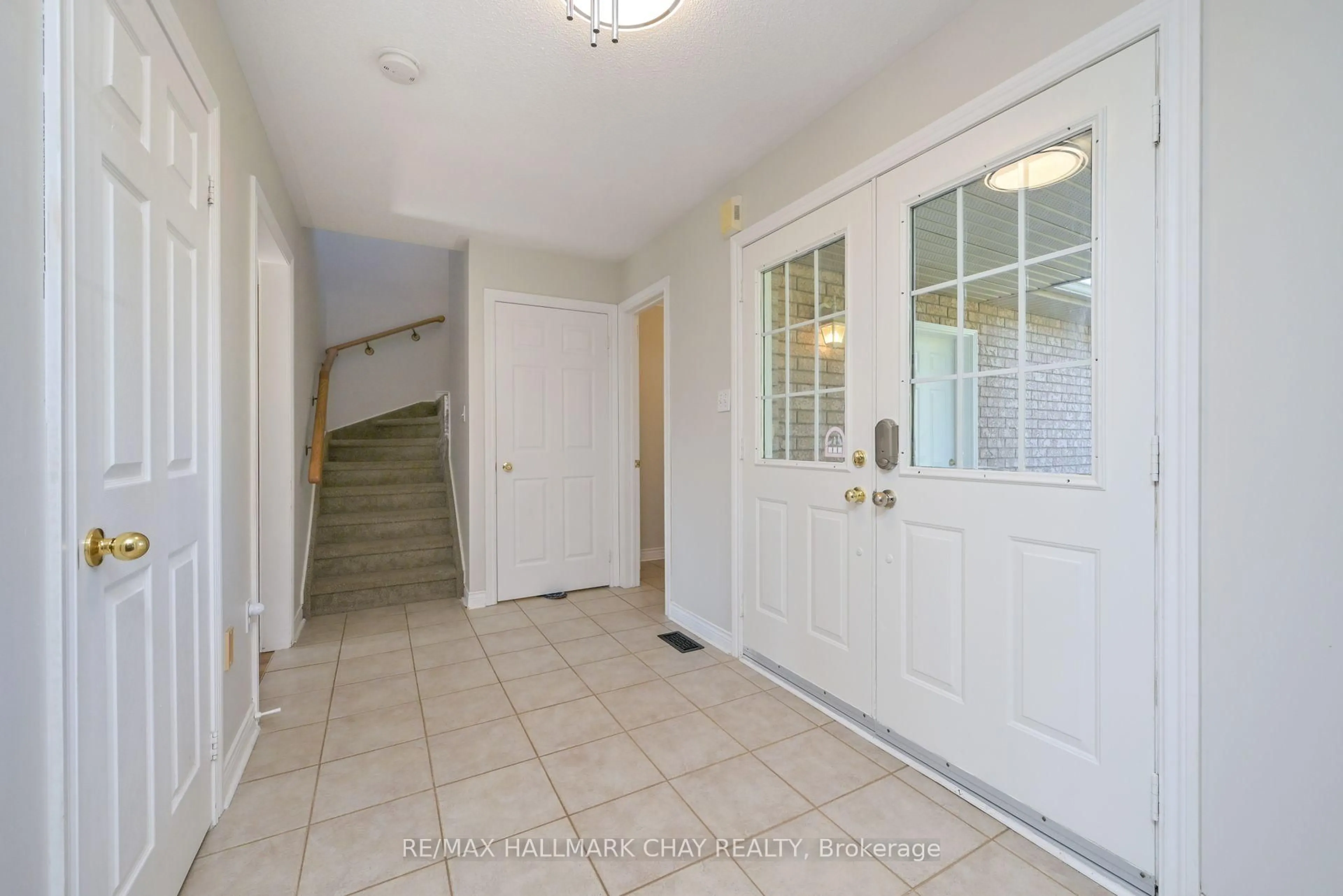 Indoor entryway for 16 Brian Cres, Adjala-Tosorontio Ontario L0M 1J0