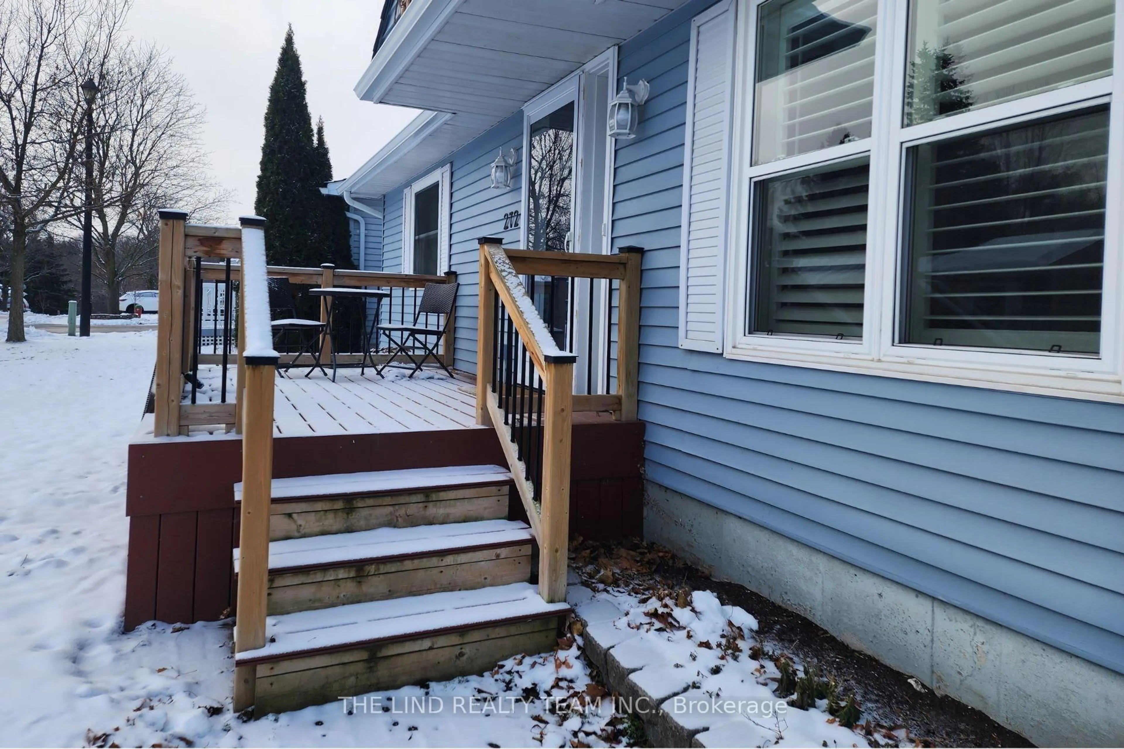 Patio, street for 272 Jeff Smith Crt, Newmarket Ontario L3Y 8C5